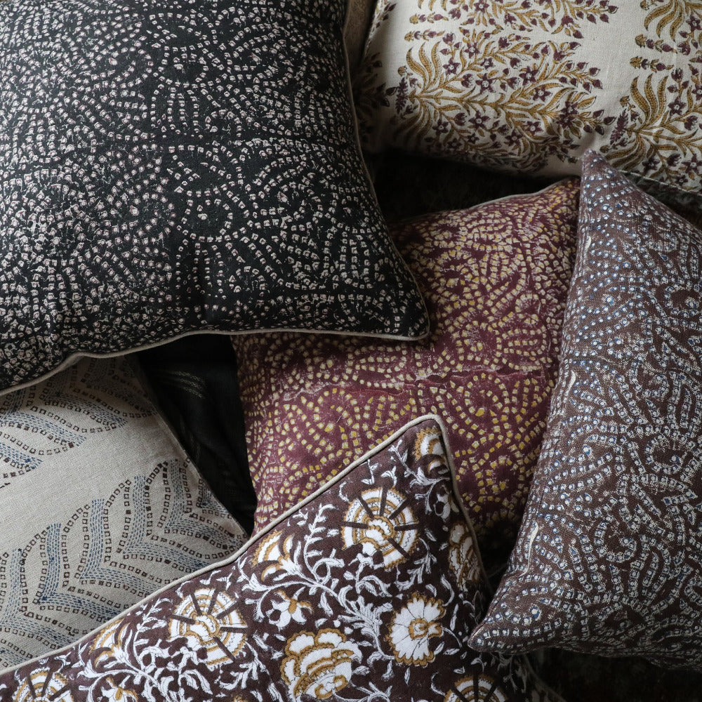 Nur Noir Pillow