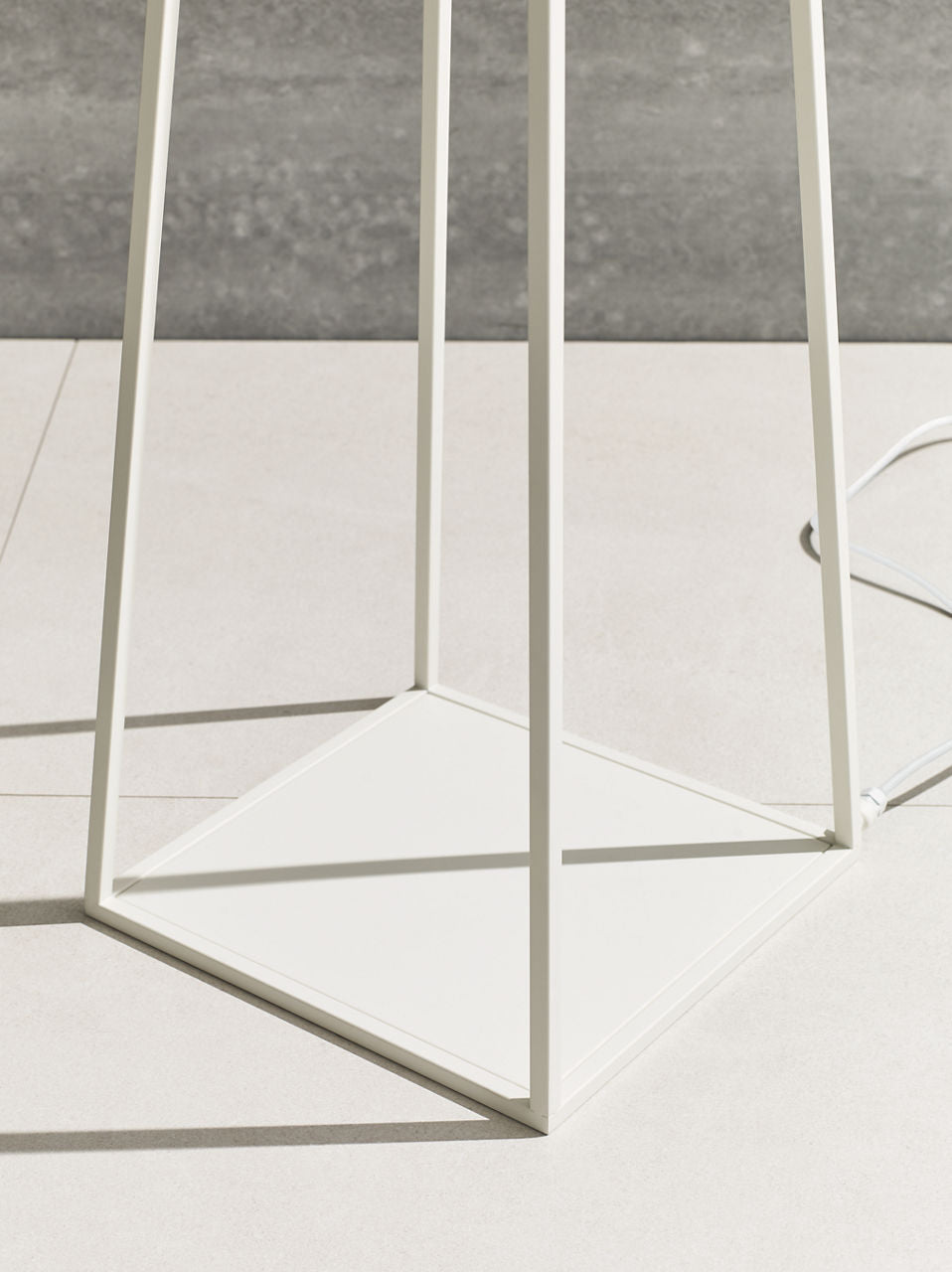 Apex Outdoor X-Large Floor Lamp White 2700K 90 CRI