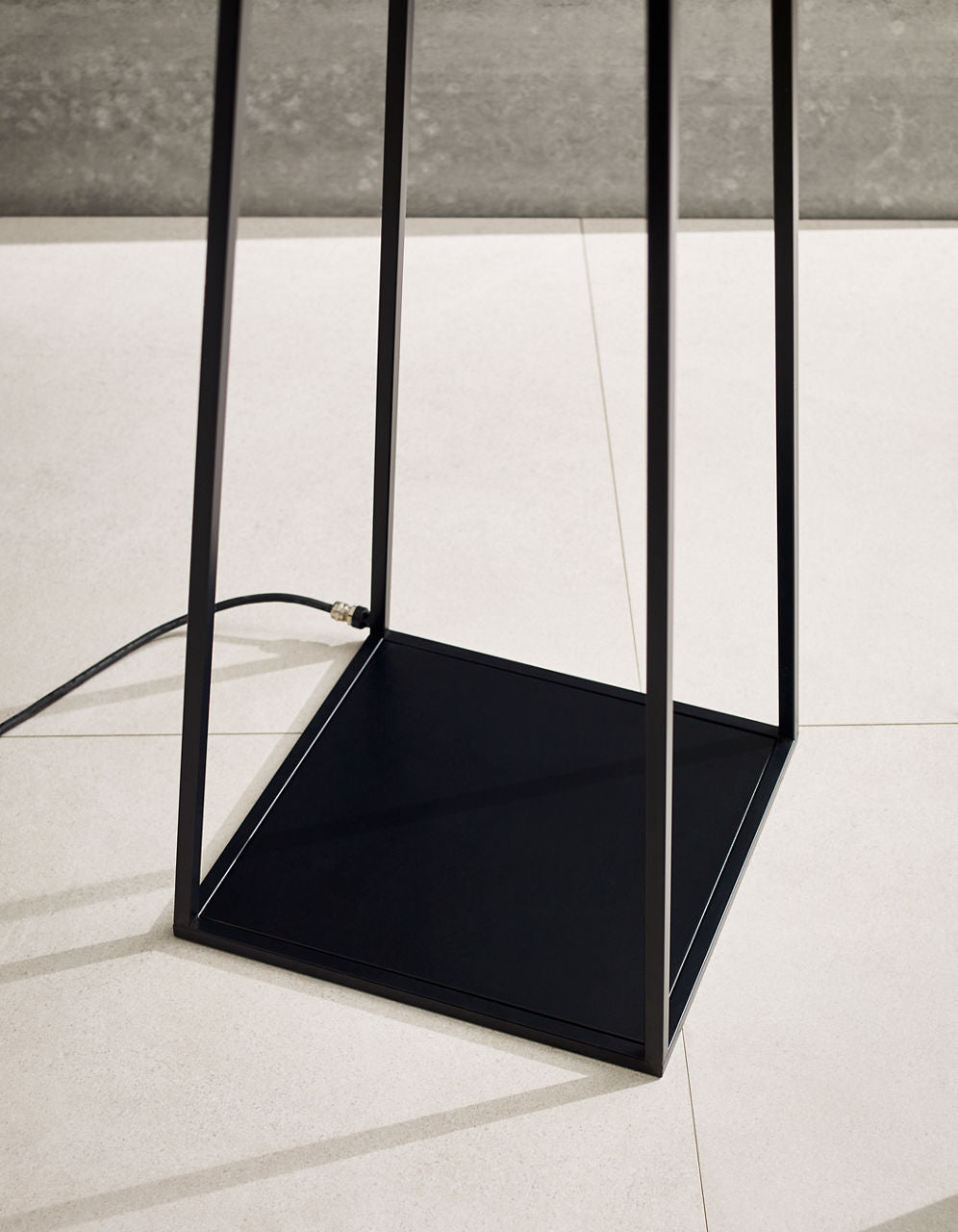 Apex Outdoor X-Large Floor Lamp Black 2700K 90 CRI
