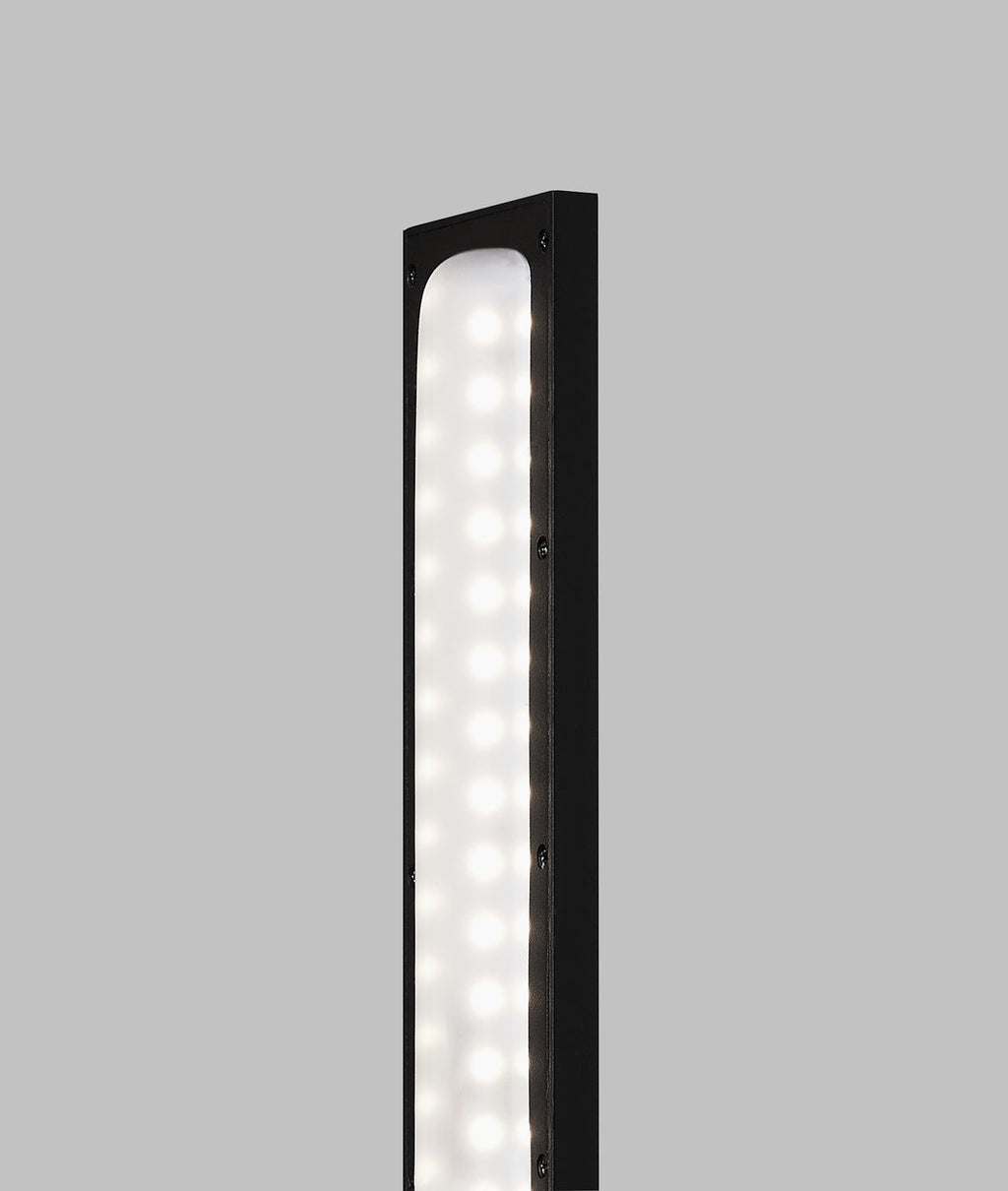 Blade 18 Outdoor Wall Black 2700K/3000K Selectable 90 CRI
