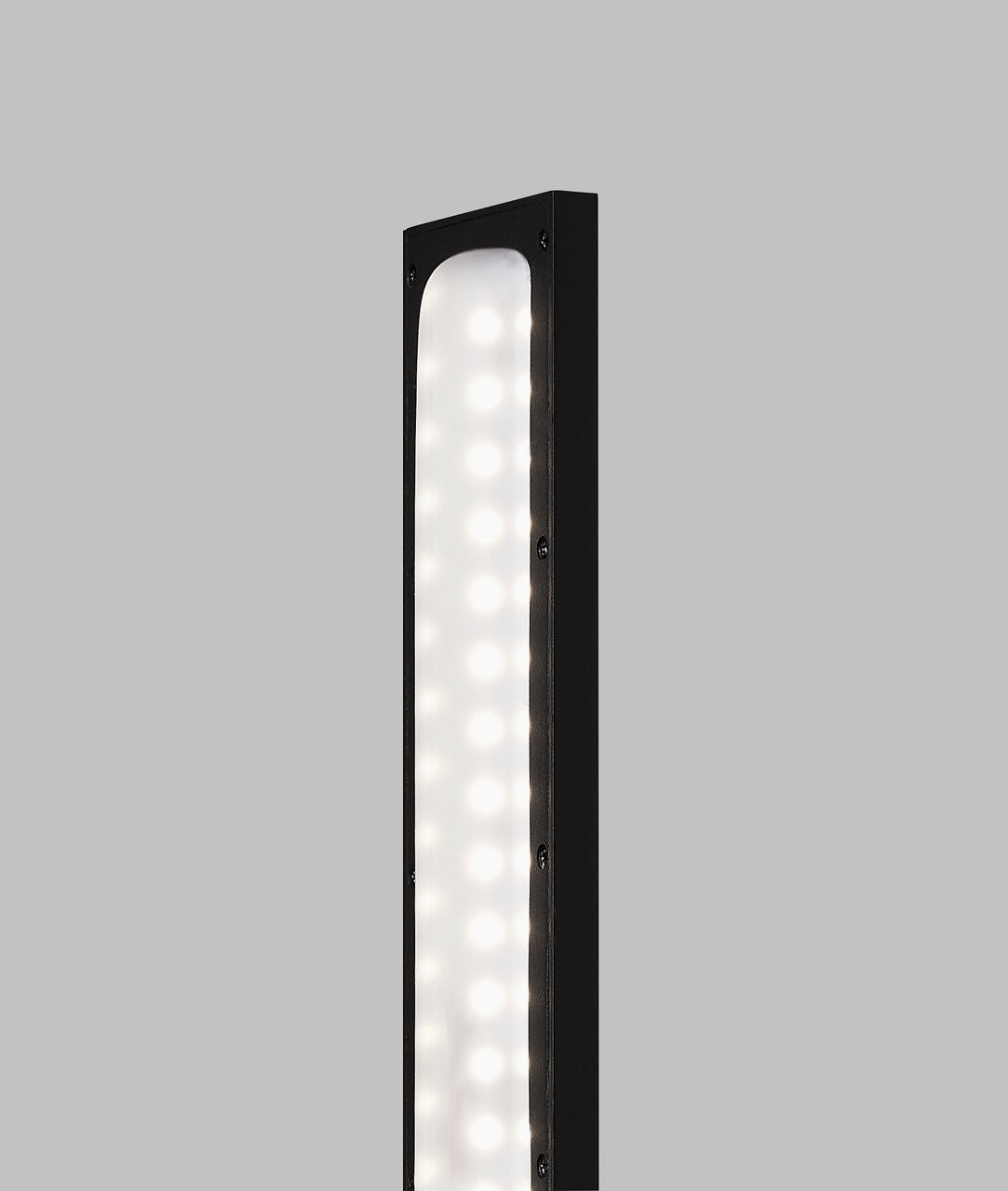 Blade 18 Outdoor Wall Black 2700K/3000K Selectable 90 CRI