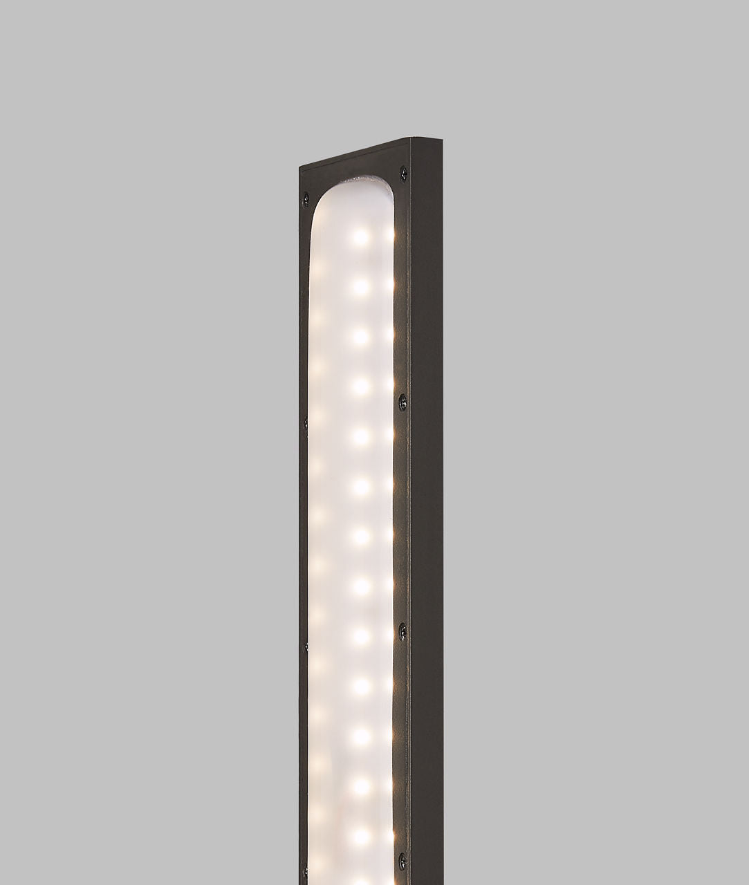 Blade 18 Outdoor Wall Bronze 2700K/3000K Selectable 90 CRI