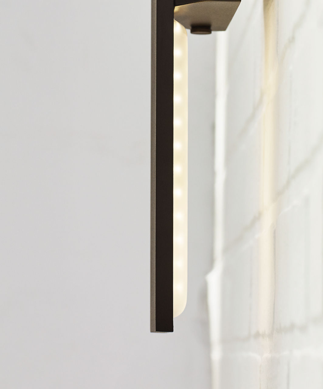 Blade 24 Outdoor Wall Bronze 2700K/3000K Selectable 90 CRI