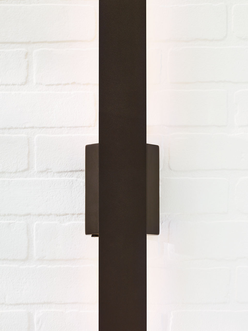 Blade 24 Outdoor Wall Bronze 2700K/3000K Selectable 90 CRI