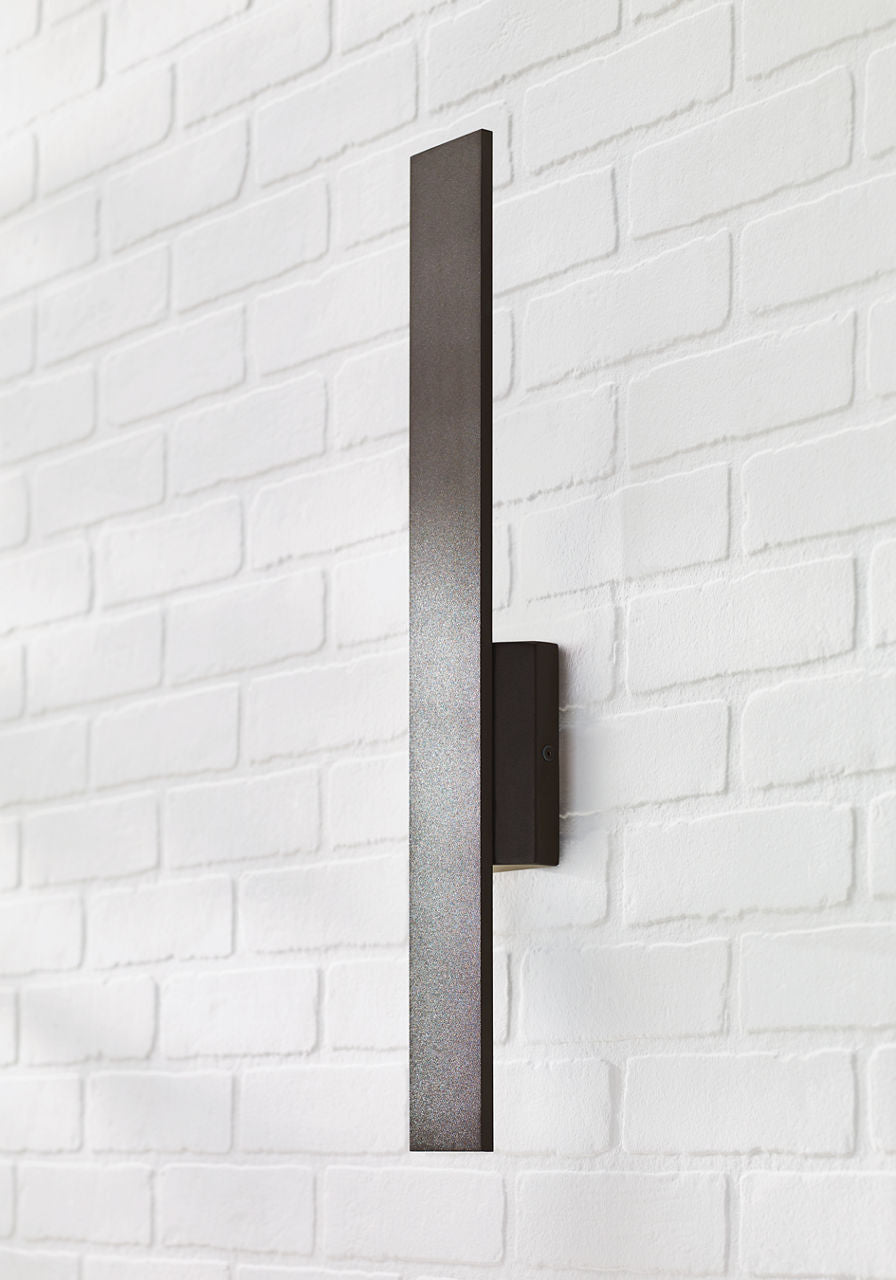 Blade 24 Outdoor Wall Bronze 2700K/3000K Selectable 90 CRI