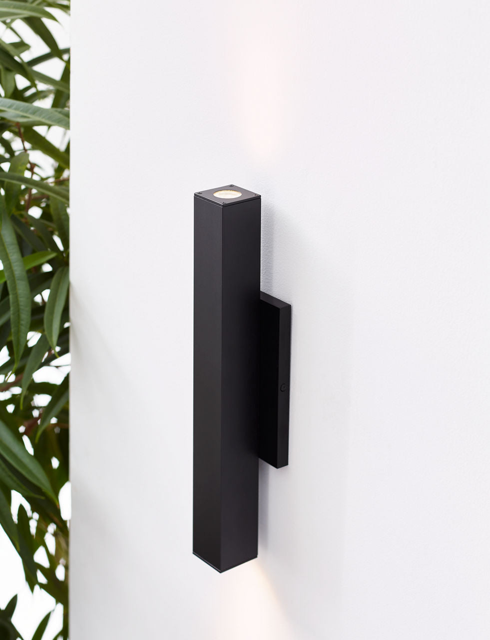 Chara 17 Outdoor Wall Black 3000K 90 CRI
