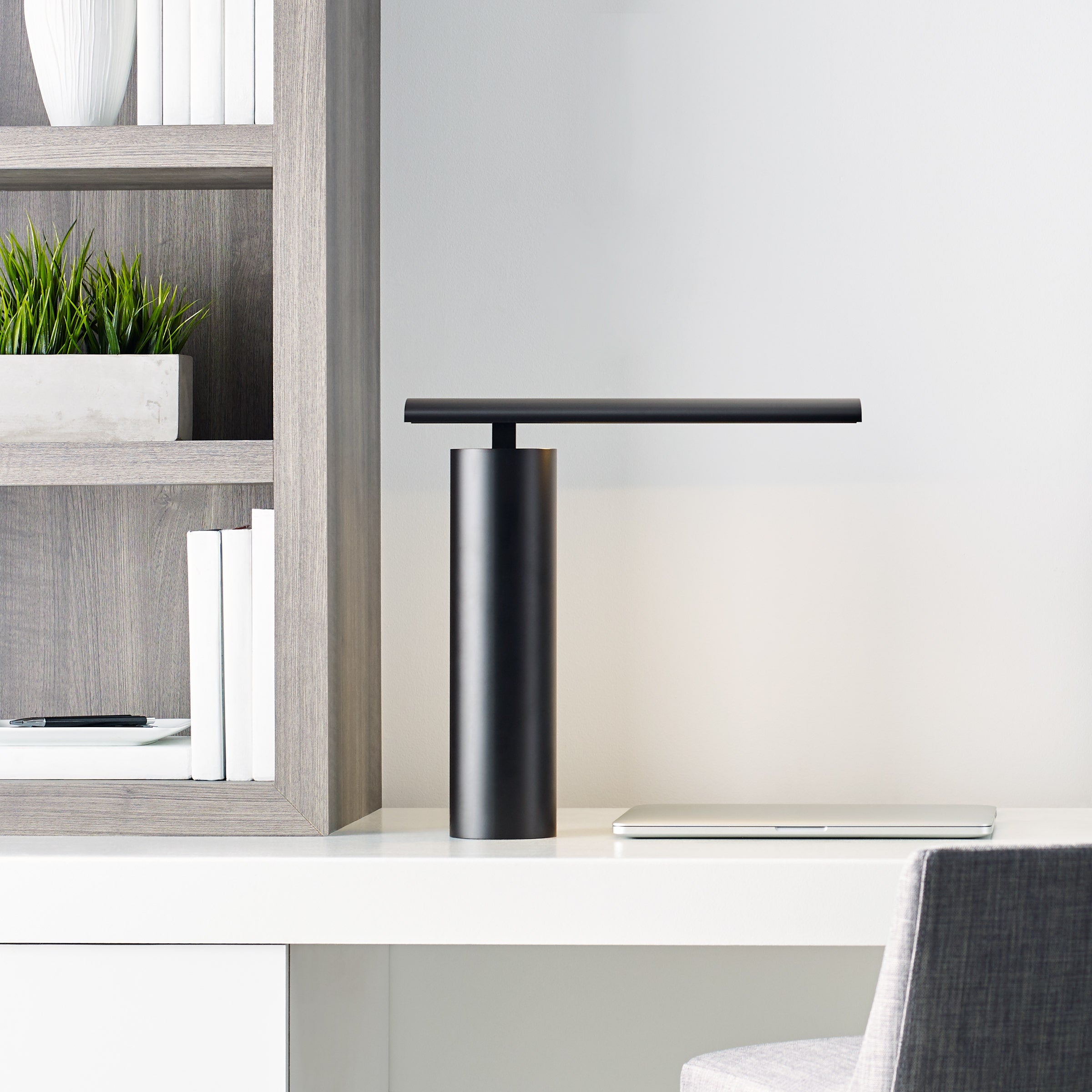 Kadia 16 Table Lamp Nightshade Black 2700K 90 CRI integrated LED 2700K 90 CRI 120v-240v