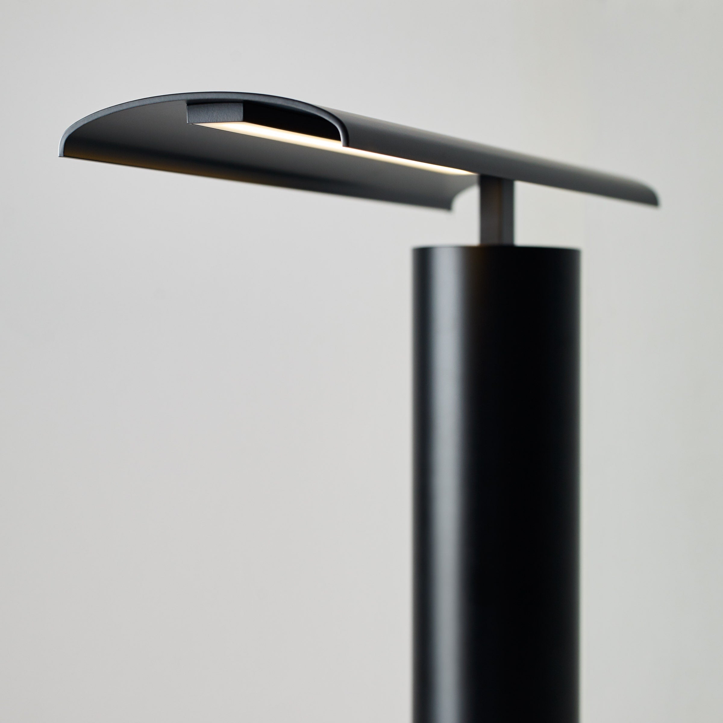 Kadia 16 Table Lamp Nightshade Black 2700K 90 CRI integrated LED 2700K 90 CRI 120v-240v