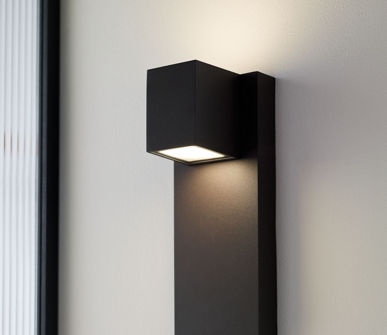 Quadrate Outdoor Wall Bronze 3000K-2200K 90 CRI led 90 cri 3000k-2200k 120v