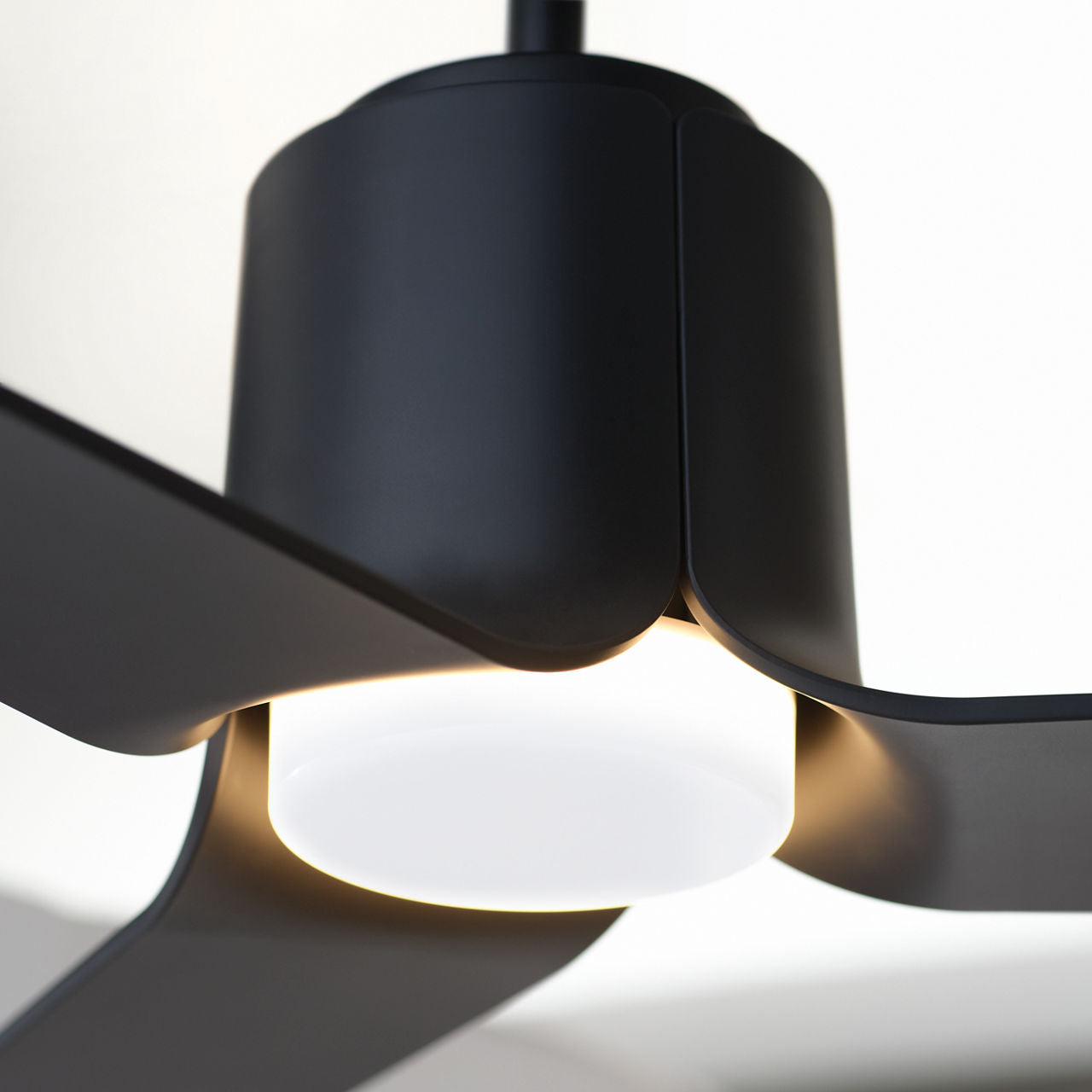 Peel Smart 52 LED Midnight Black