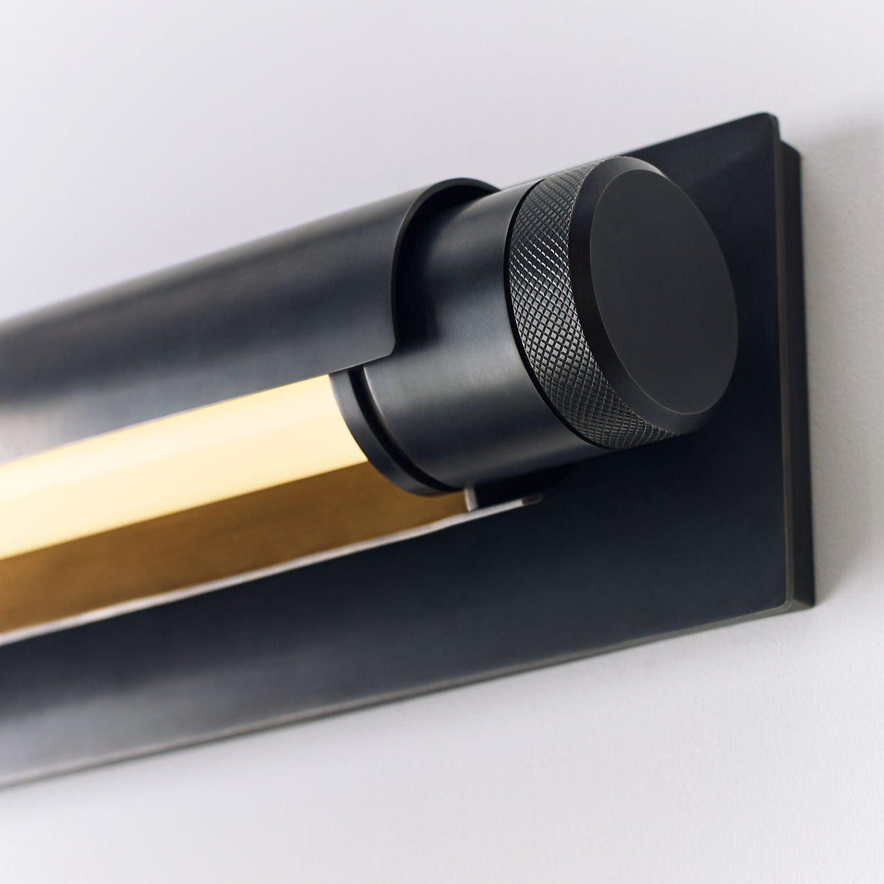 Capa 24 Vanity Bronze 2700K-1800K 90 CRI