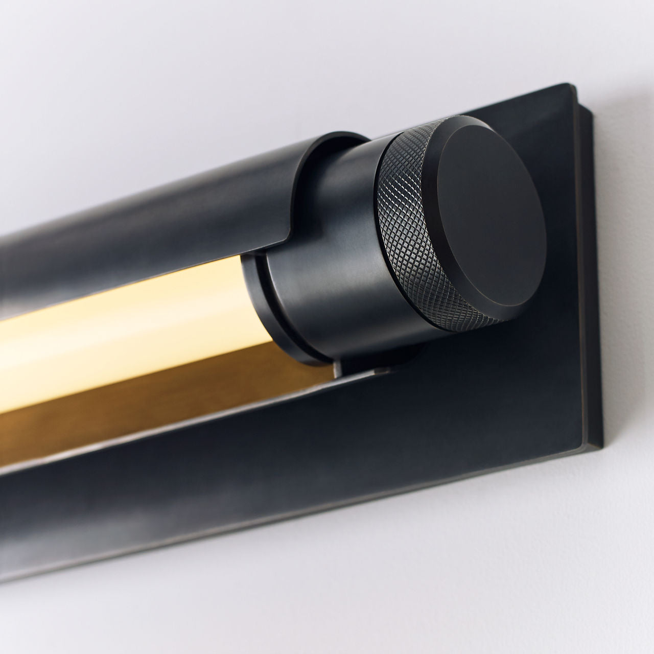 Capa 24 Vanity Bronze 2700K-1800K 90 CRI