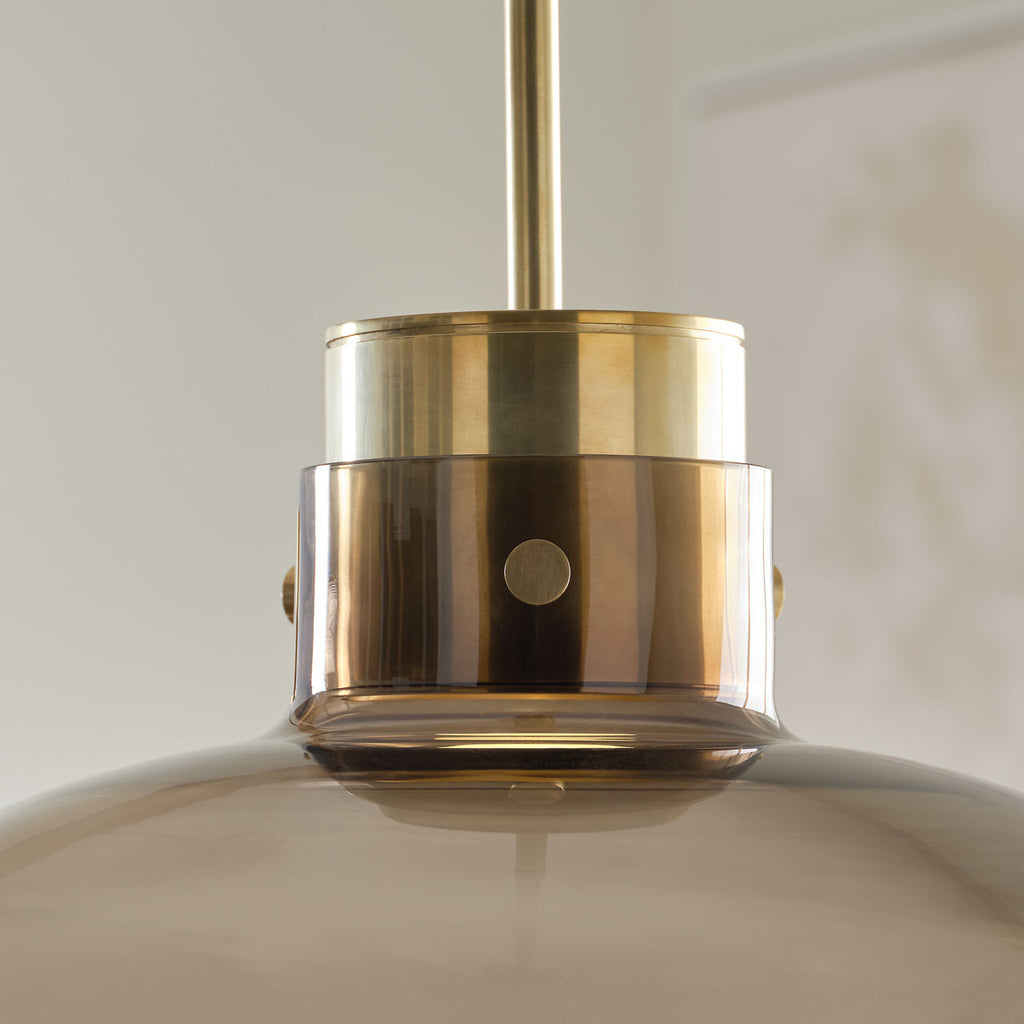 Morgan 16 Table Lamp hand-rubbed antique brass | smoke glass 2700K-1800K 90 CRI