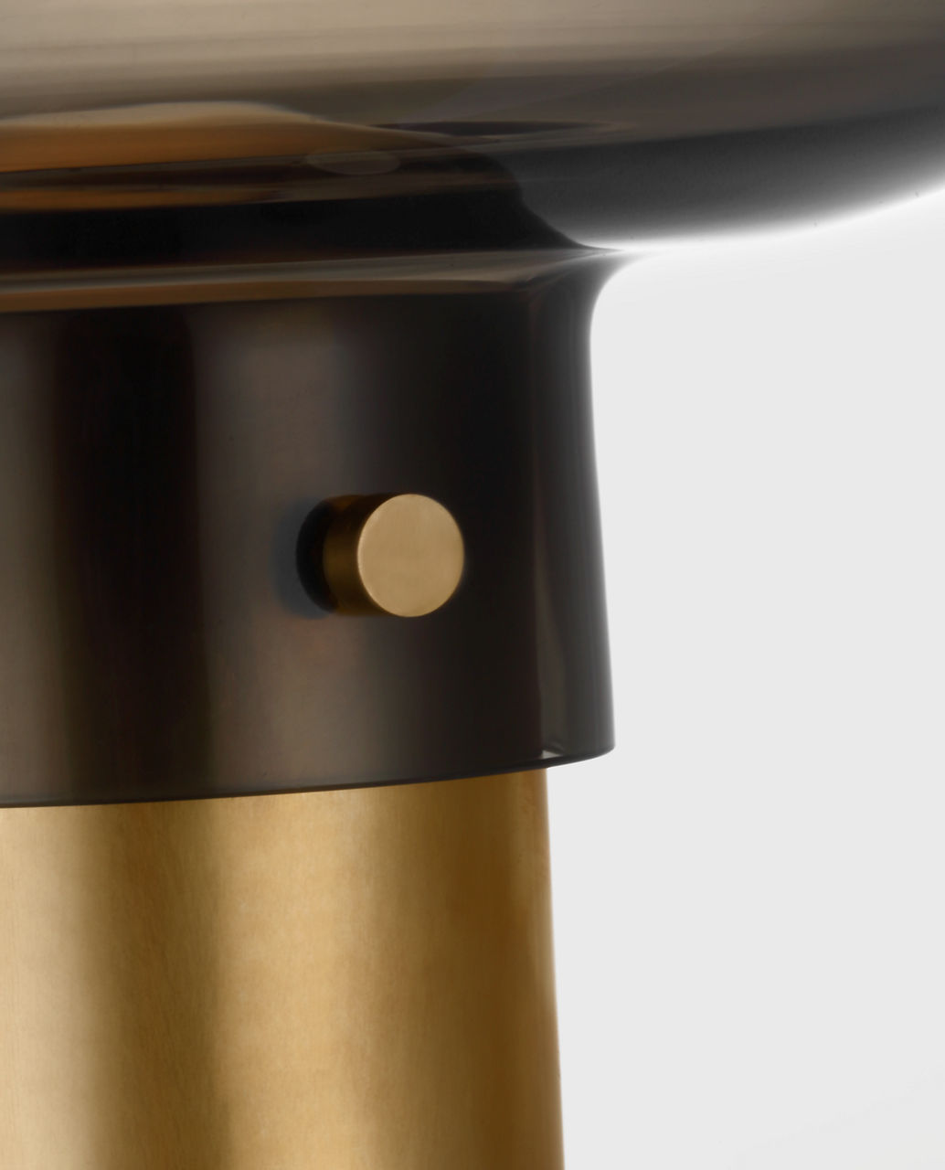 Morgan 16 Table Lamp hand-rubbed antique brass | smoke glass 2700K-1800K 90 CRI