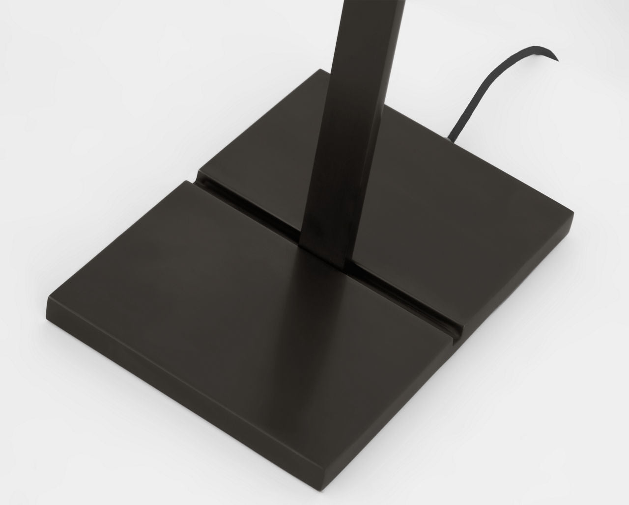 Linea 42 Floor Lamp Bronze 2700K 90 CRI