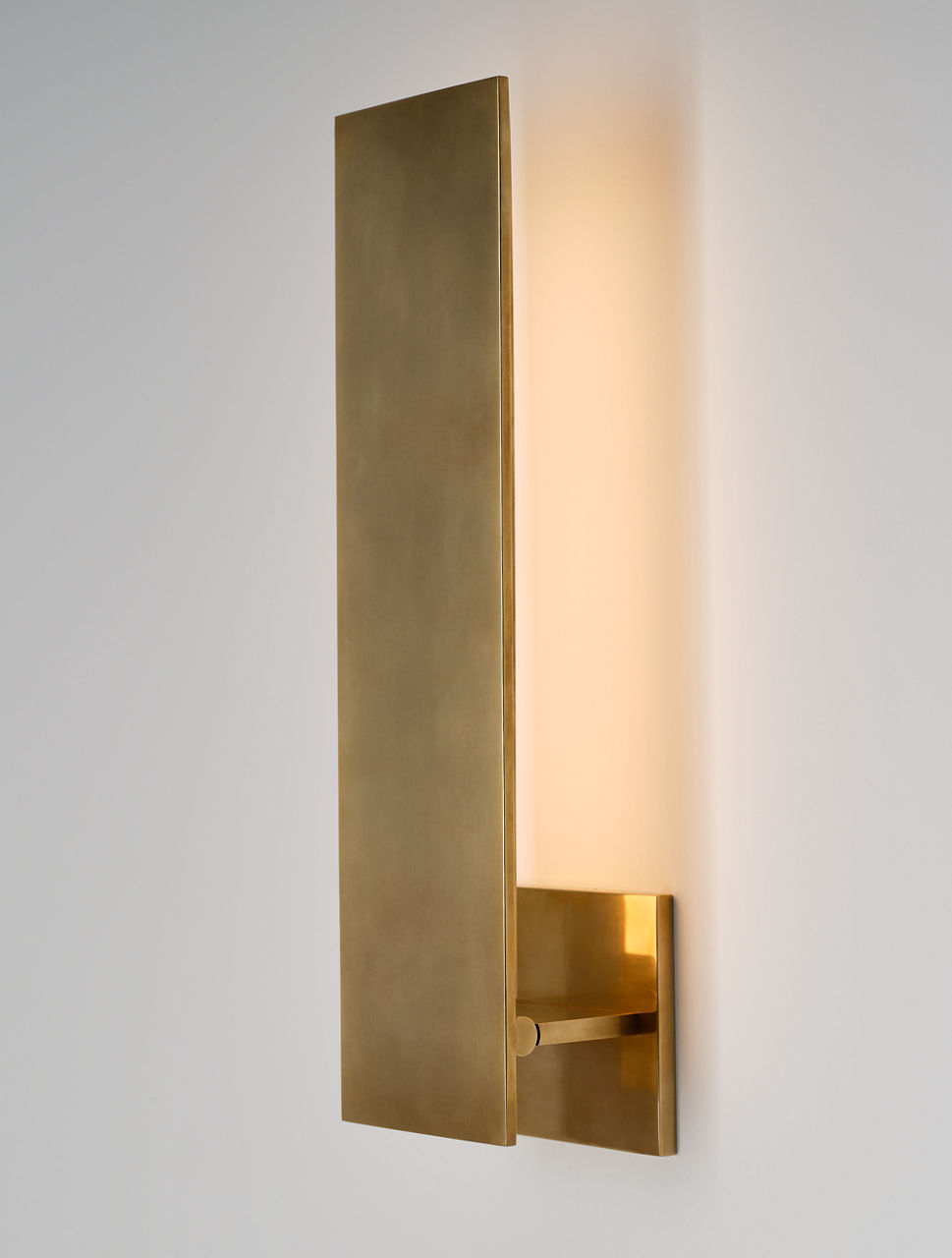 Angolo 18 Sconce hand rubbed antique brass 2700K 90 CRI