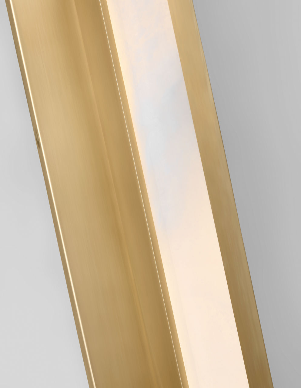 Linea 32 Sconce hand rubbed antique brass 2700K 90 CRI
