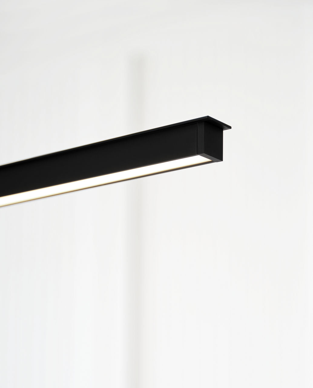 Stagger 48 Linear Suspension Nightshade Black 2700K 90 CRI integrated led 90 cri 2700k 120v-277v unv