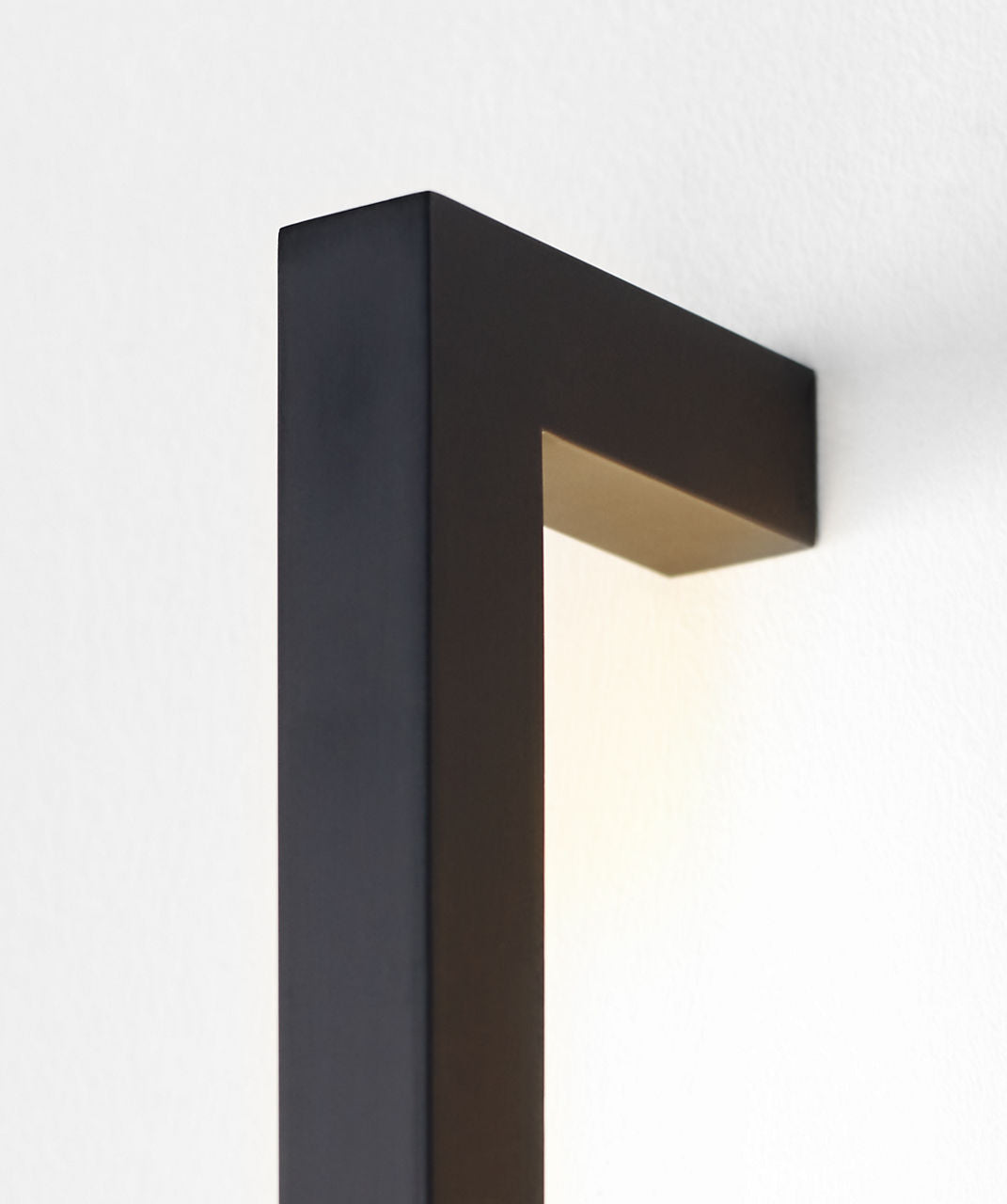 Stagger Medium Wall Sconce Nightshade Black 2700K 90 CRI integrated led 90 cri 2700k 120v