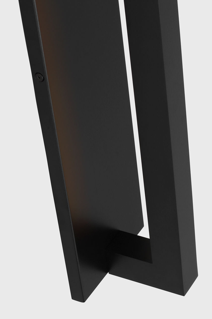 Stagger Medium Wall | Outdoor Black Backplate 120V