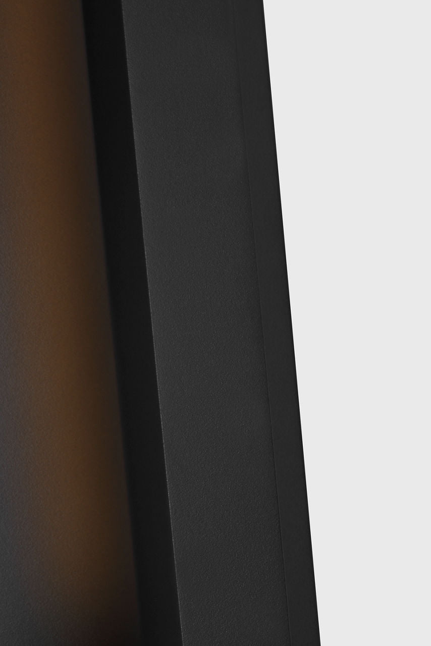Stagger X-Large Wall | Outdoor Black Backplate 120V