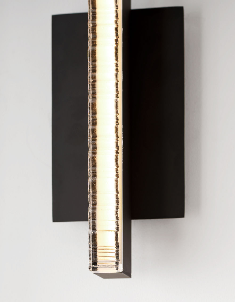 Serre Small Sconce Nightshade Black 2700K 90 CRI