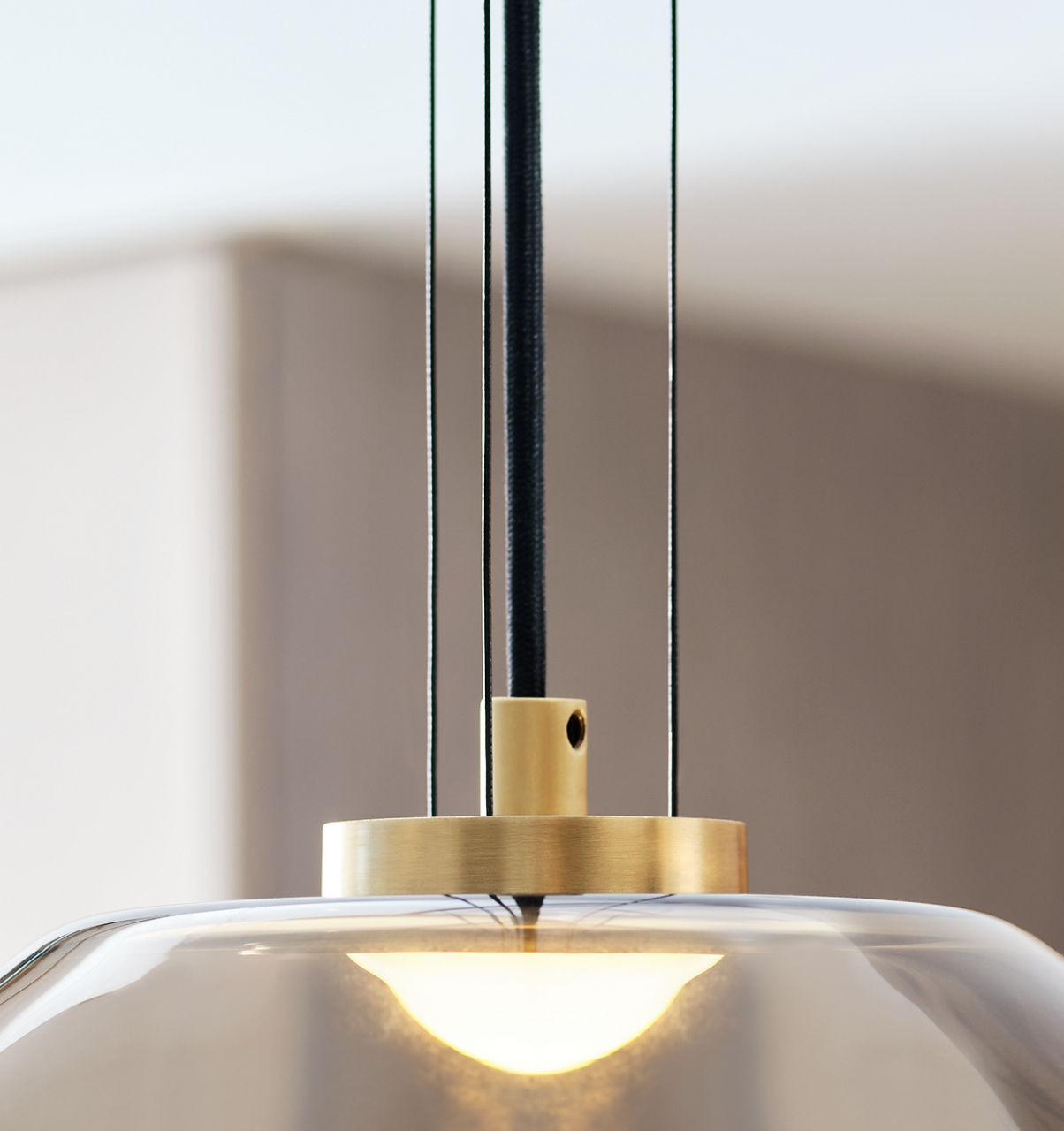 Kapoor Large Pendant clear/Natural Brass 2700K 90 CRI integrated led 90 cri 2700k 120v-277v unv