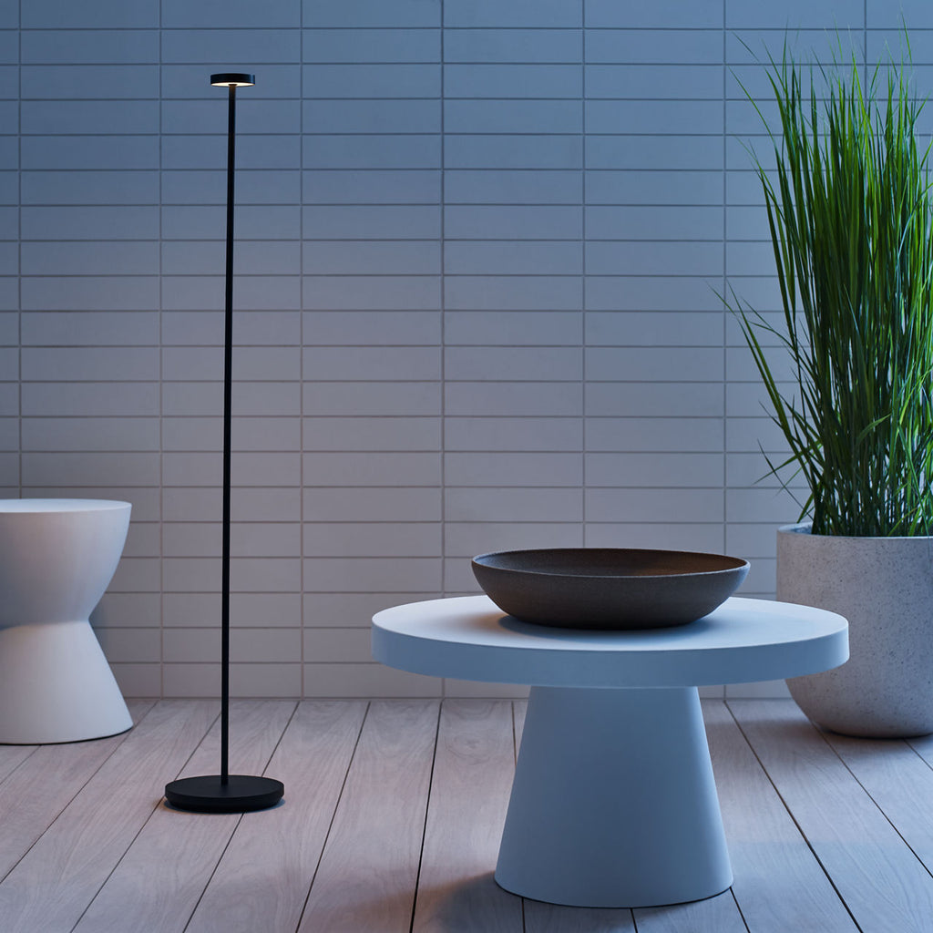 Moneta Medium Rechargeable Floor Lamp Black 2700K 90 CRI