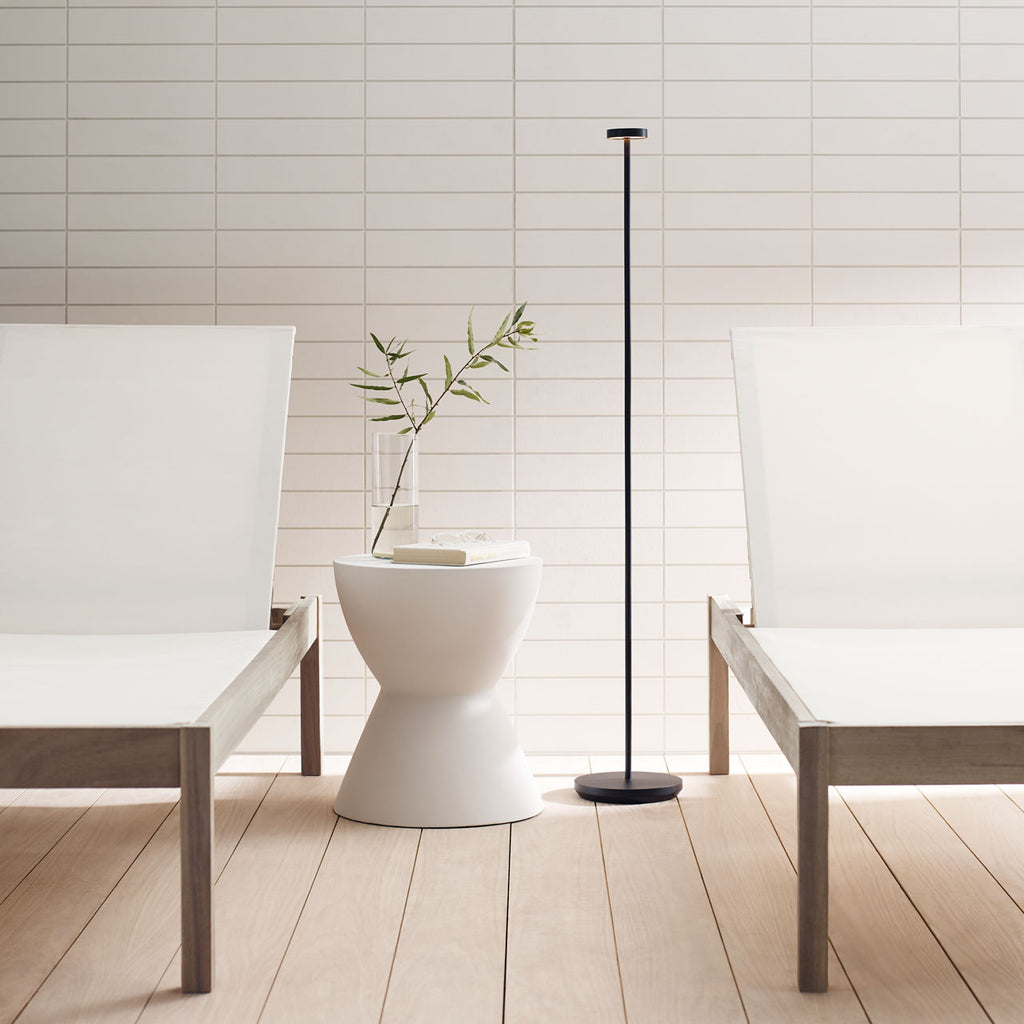 Moneta Medium Rechargeable Floor Lamp Black 2700K 90 CRI