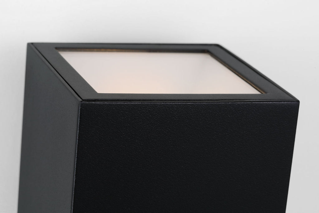 Pressa Square X-Large Wall Black 2700K 90 CRI
