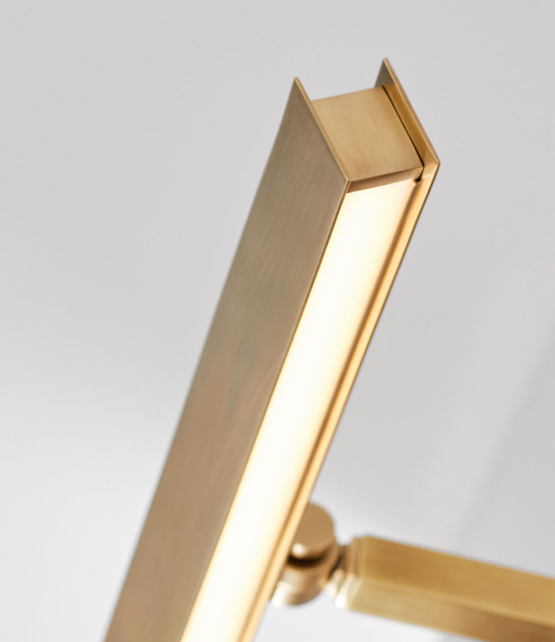 Bau 18 Picture Light Natural Brass 3000K 90 CRI