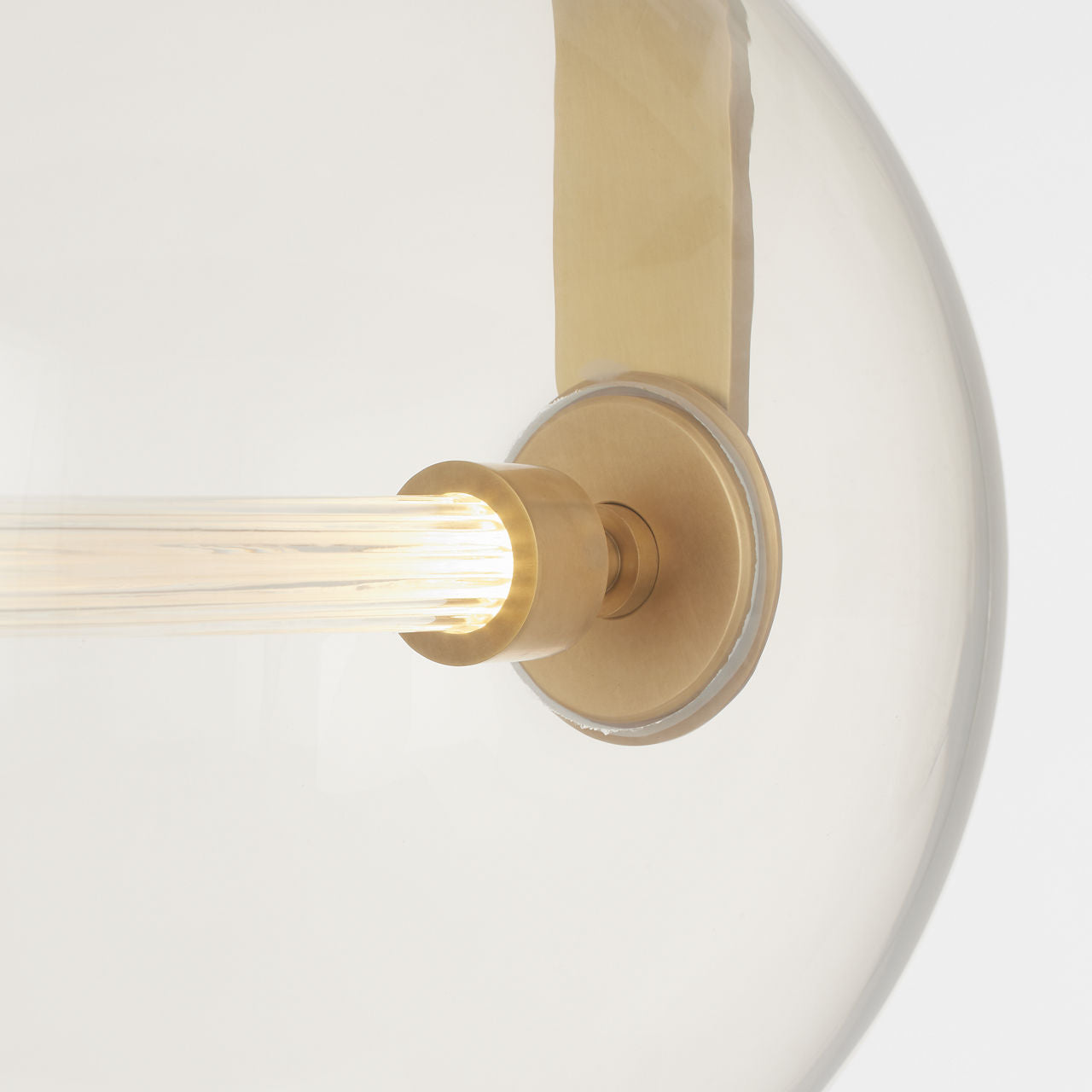 Fues Medium Pendant Clear Natural Brass 2700K 90 CRI