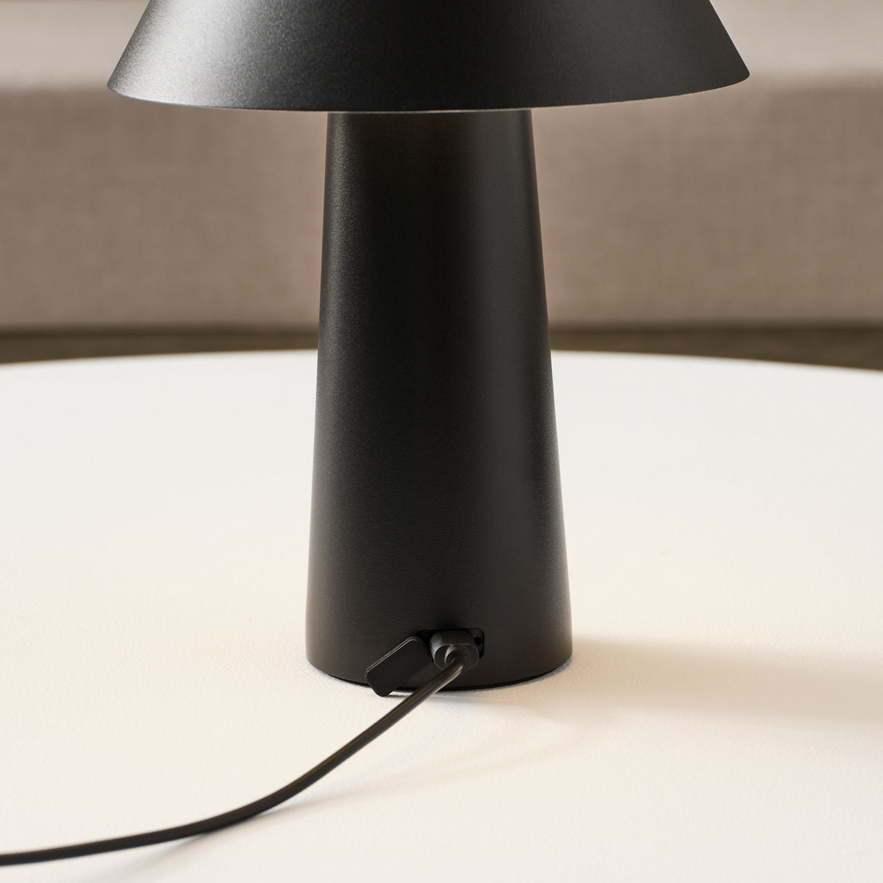 Sesa Short Accent Rechargeable Table Lamp Black 2700K 90 CRI