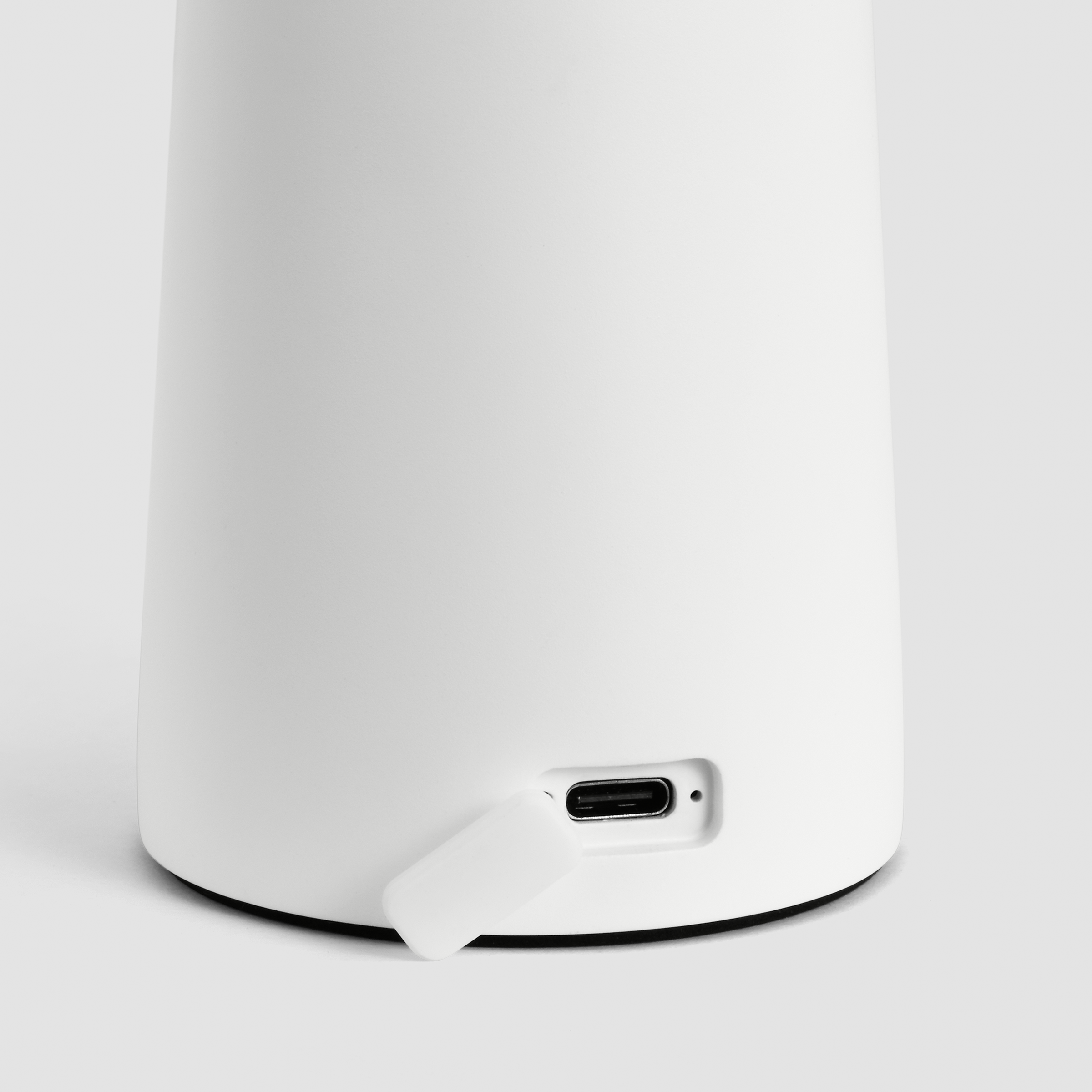 Sesa Short Accent Rechargeable Table Lamp Matte White 2700K 90 CRI