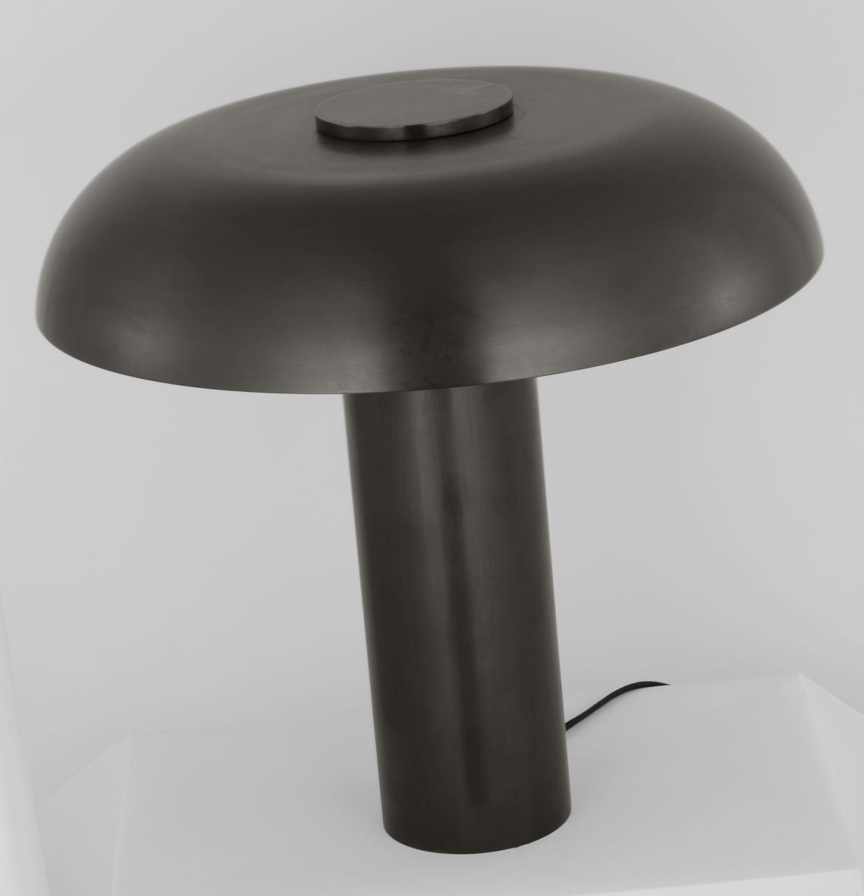 Louver Medium Table Lamp dark Bronze 2700K 90 CRI