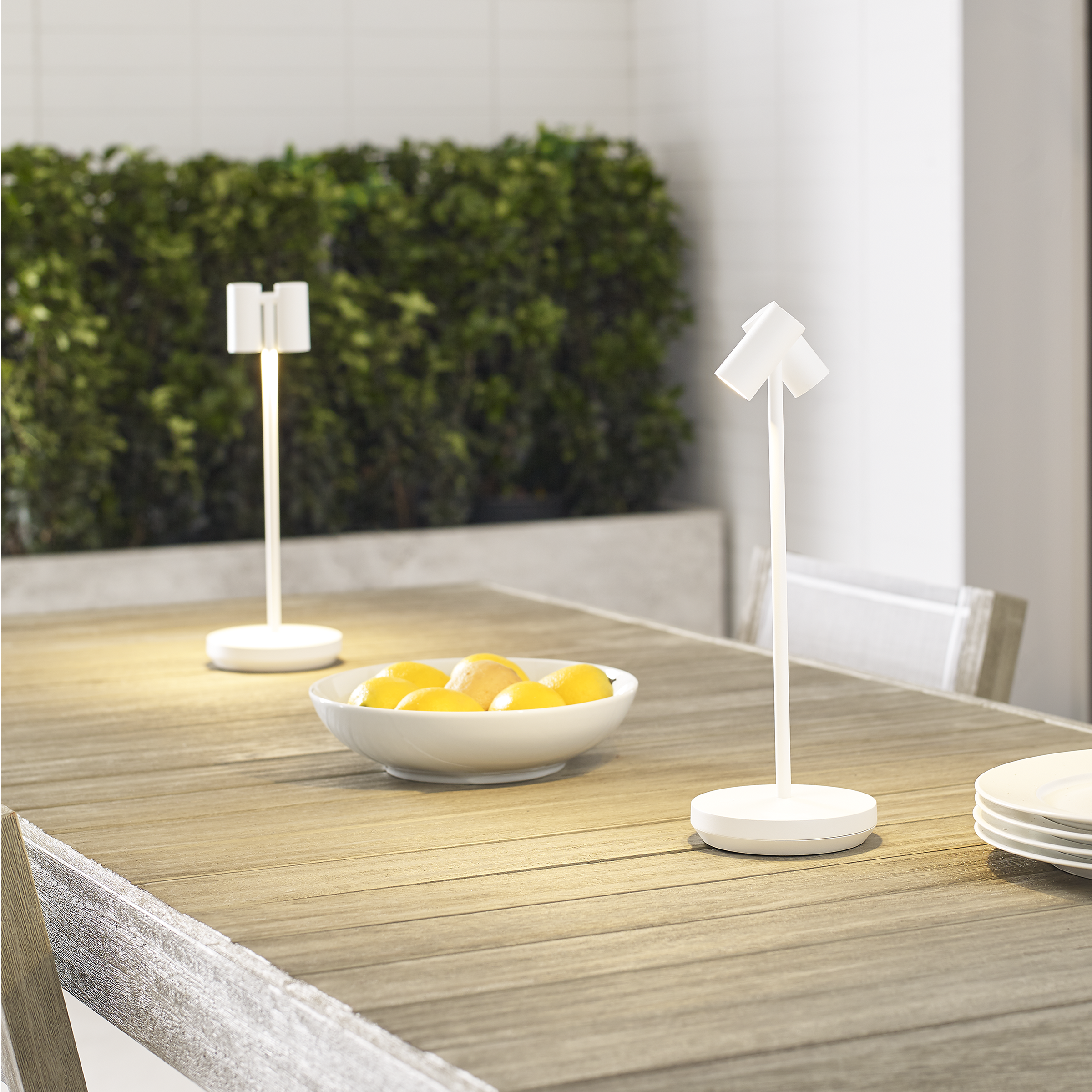 Doppia Accent Rechargeable Table Lamp matte White 2700K 90 CRI wall charger included
