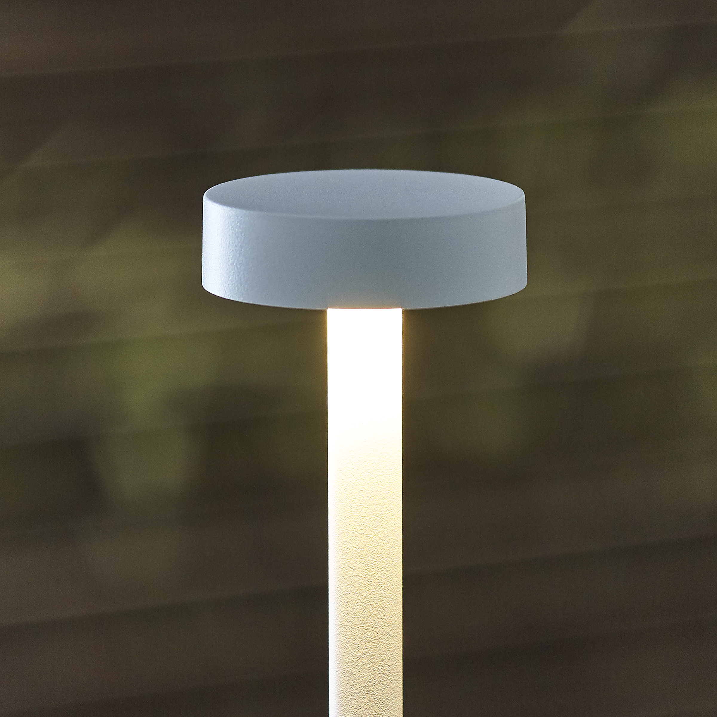 Moneta Accent Rechargeable Table Lamp matte White 2700K 90 CRI wall charger included