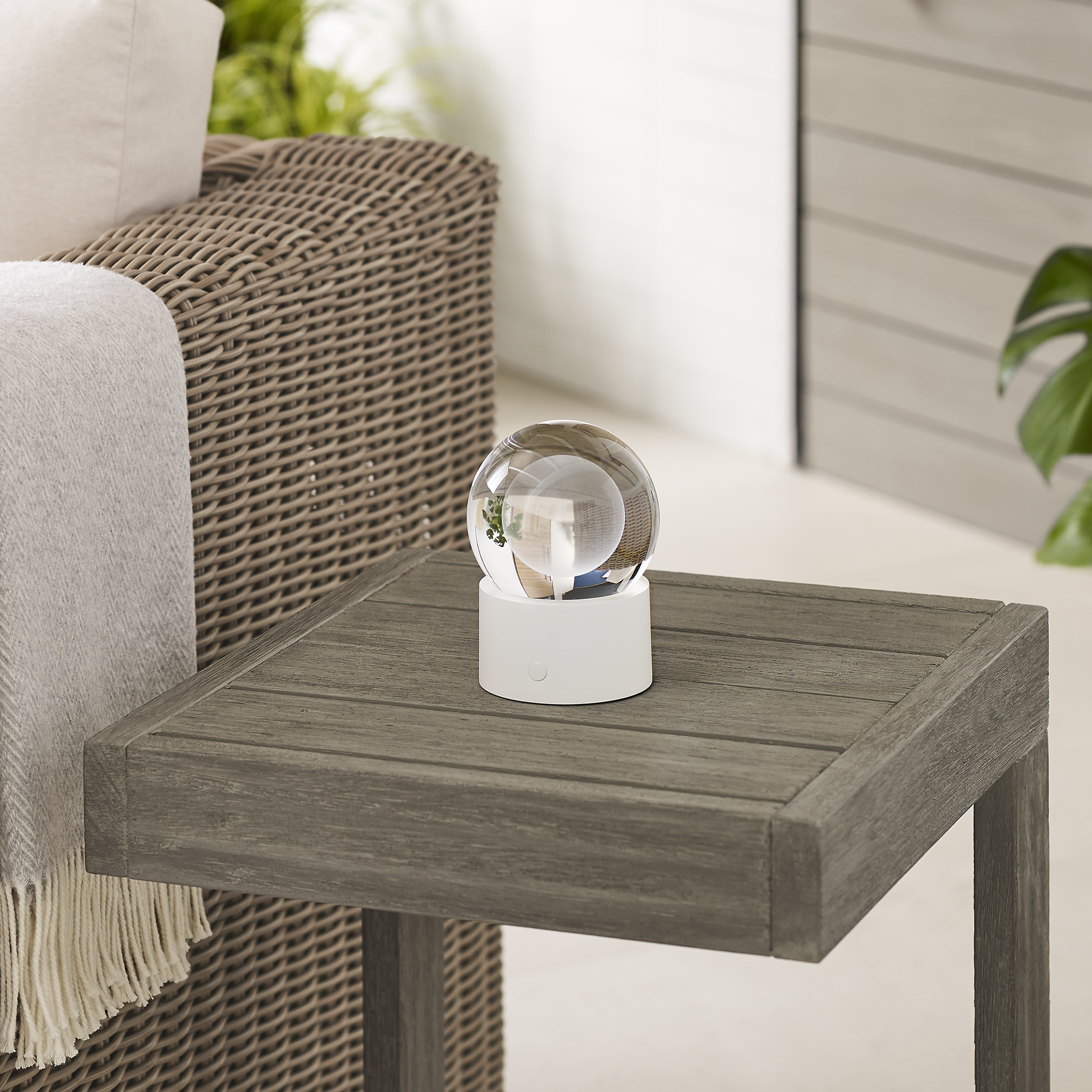 Mina Accent Rechargeable Table Lamp matte White 2700K 90 CRI wall charger included