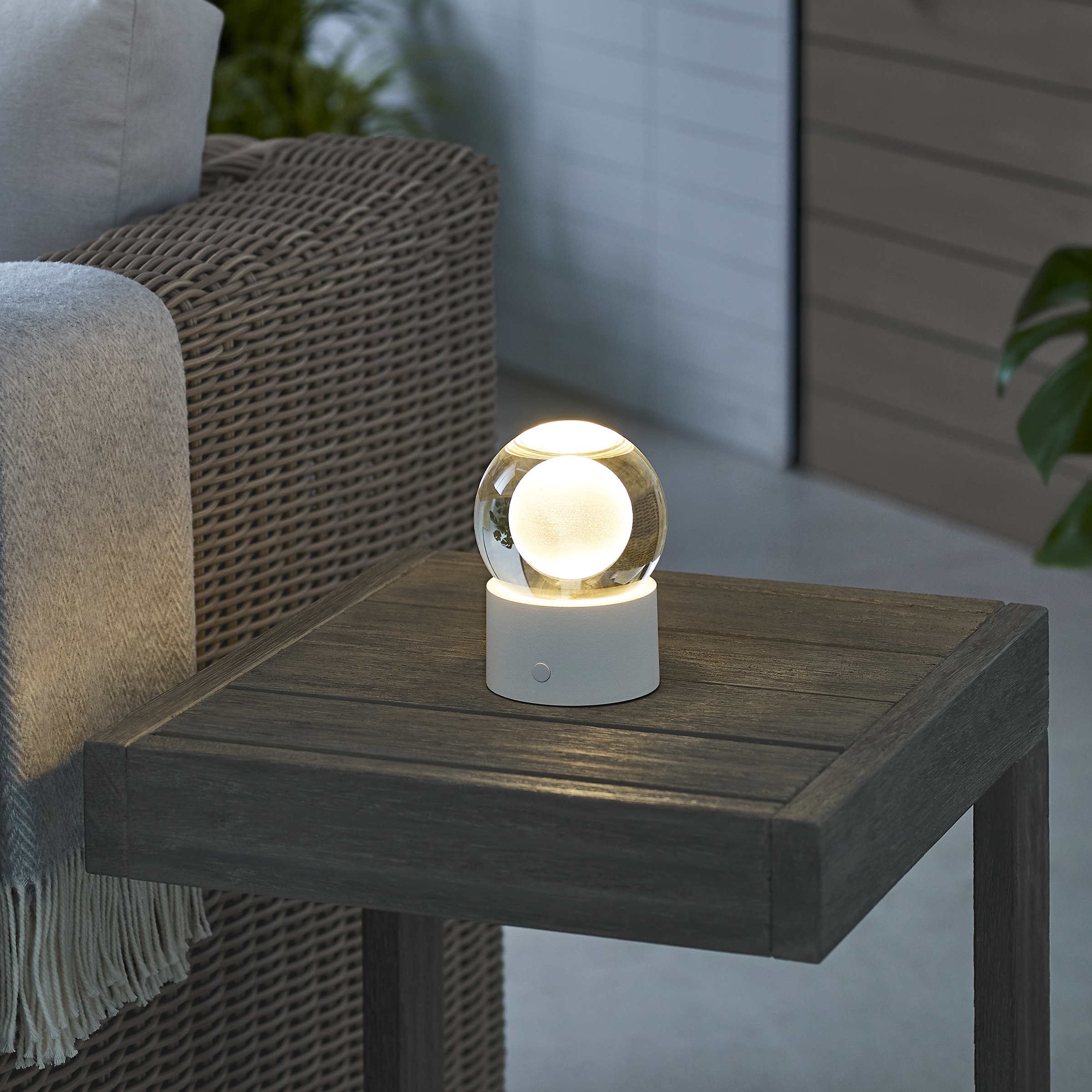 Mina Accent Rechargeable Table Lamp matte White 2700K 90 CRI wall charger included