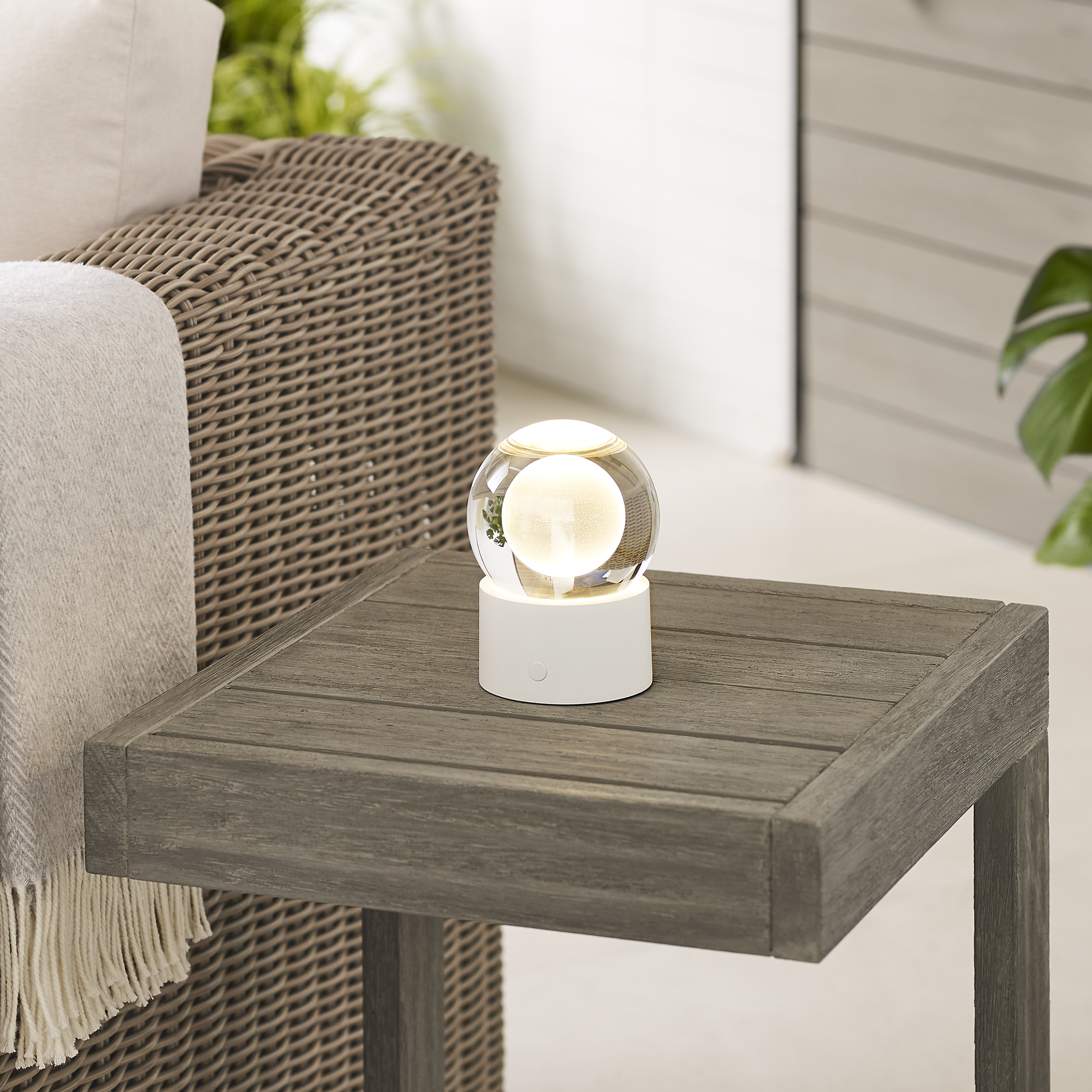 Mina Accent Rechargeable Table Lamp matte White 2700K 90 CRI wall charger included