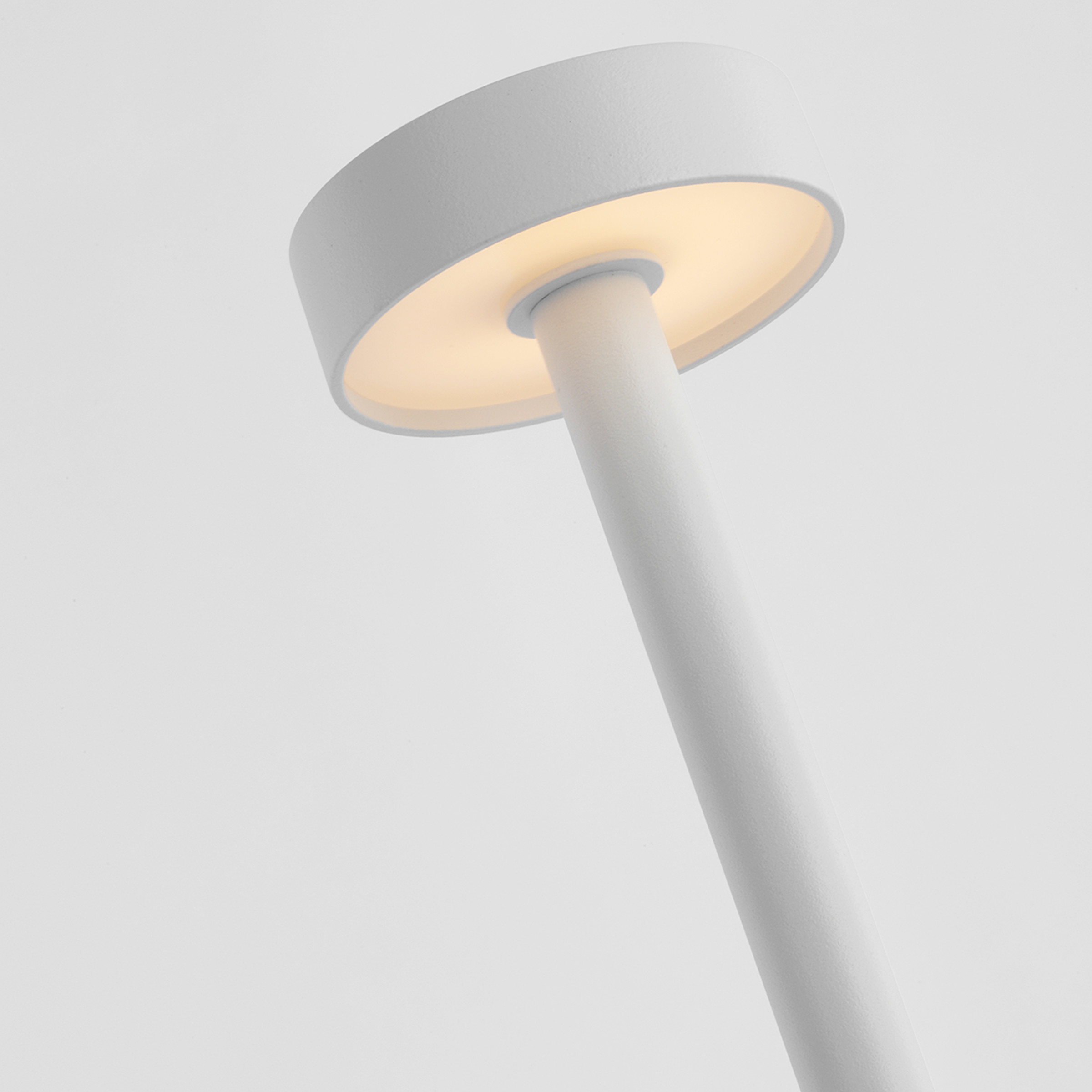 Moneta Short Accent Rechargeable Table Lamp Matte White 2700K 90 CRI