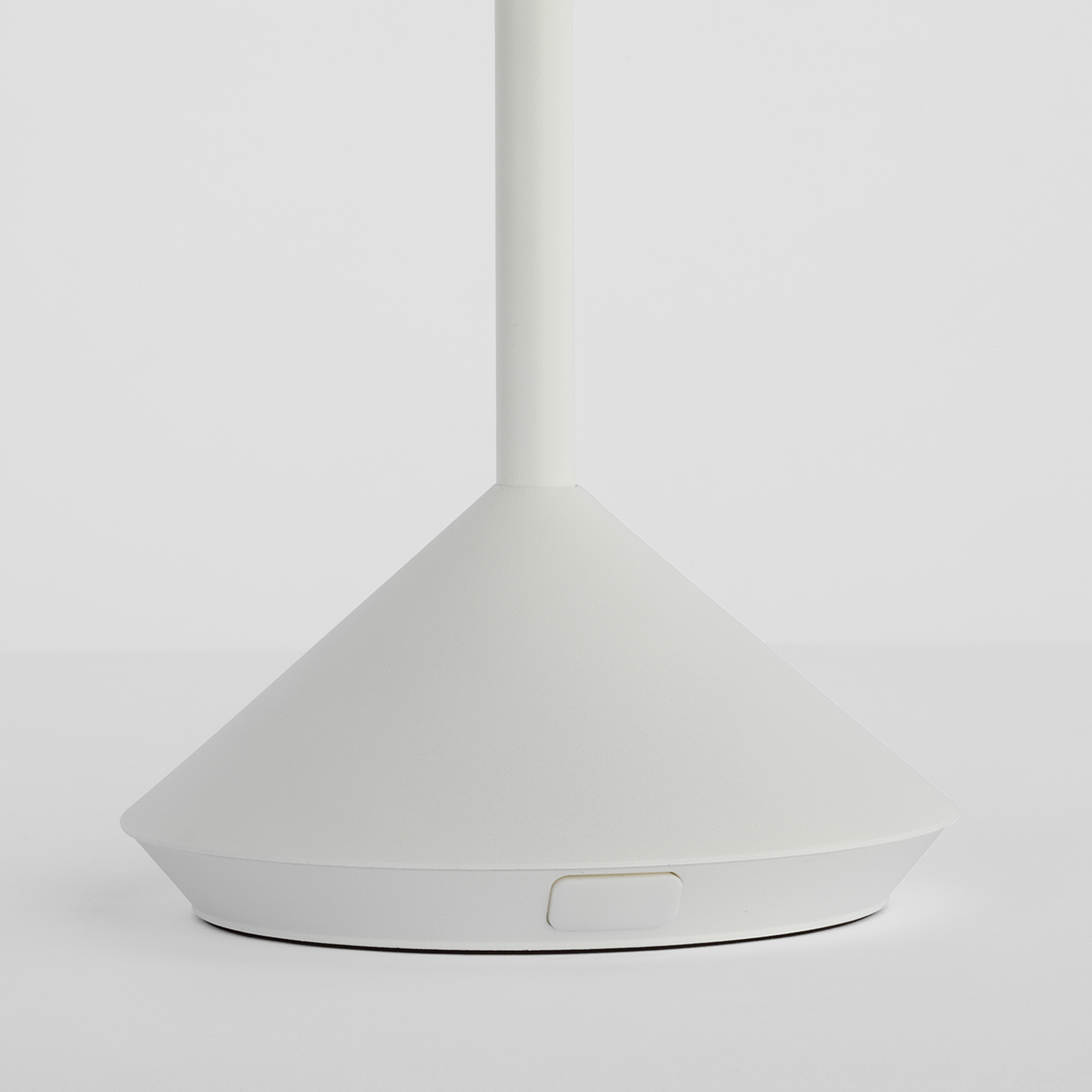 Moneta Short Accent Rechargeable Table Lamp Matte White 2700K 90 CRI