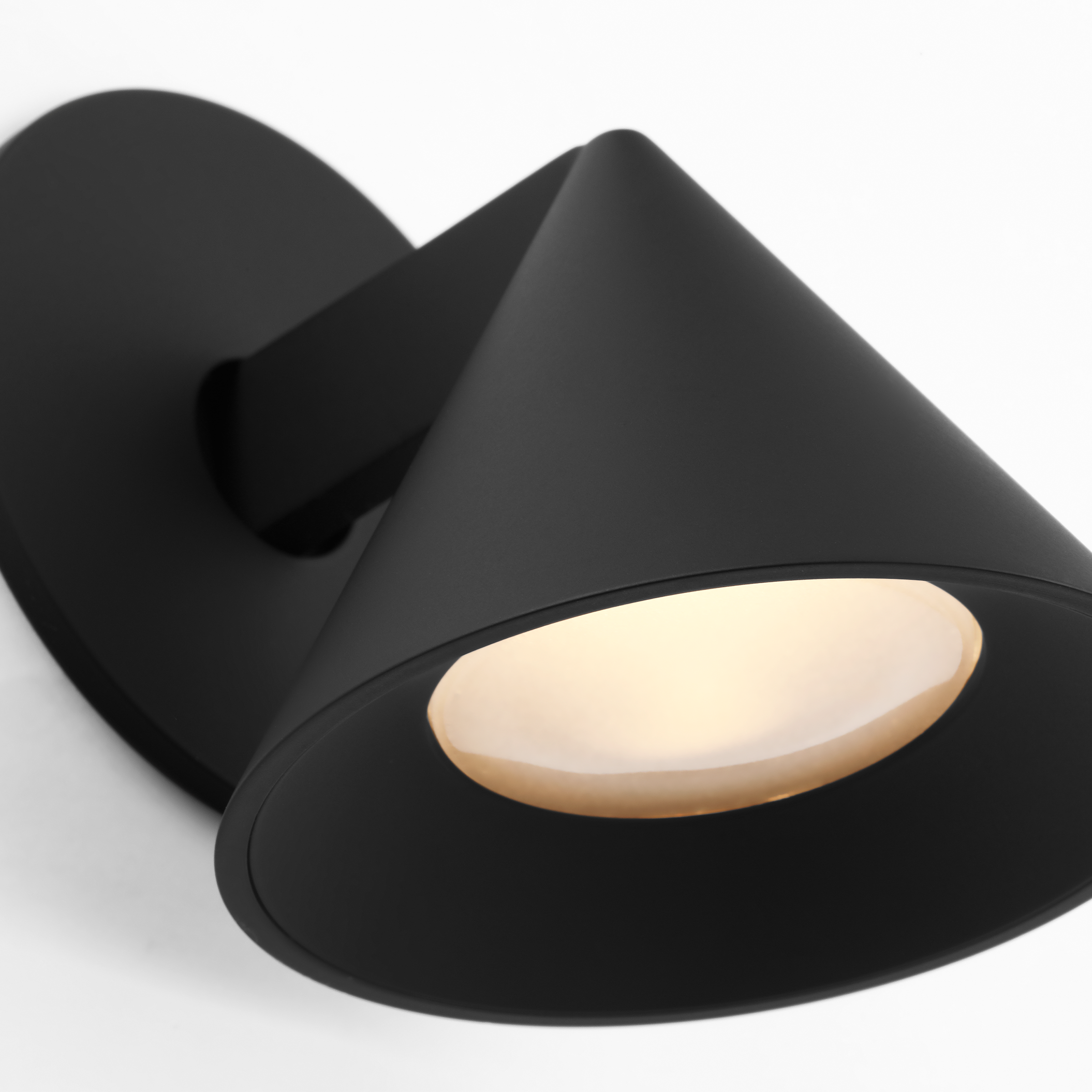Midrand 4 Task Sconce Nightshade Black 2700K 90 CRI