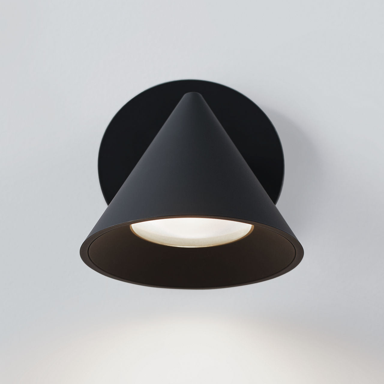 Midrand 4 Task Sconce Nightshade Black 2700K 90 CRI