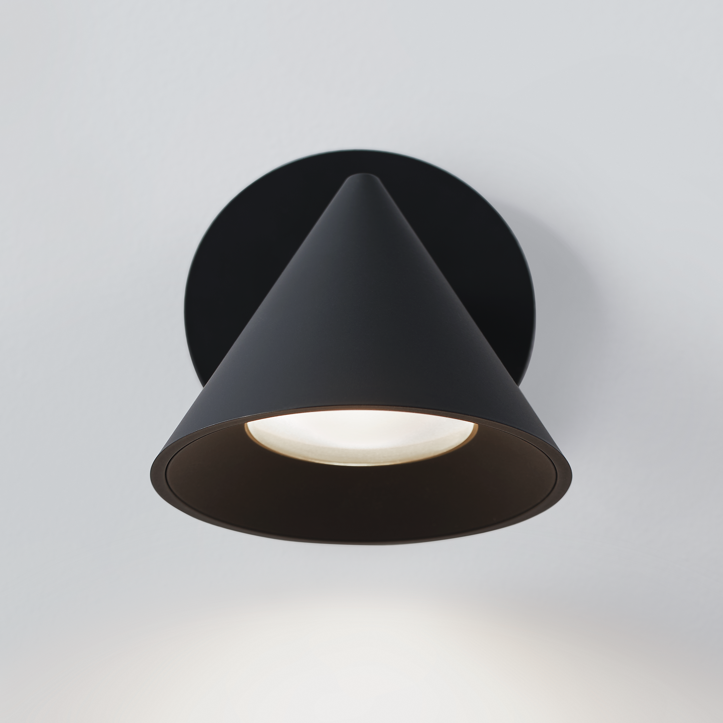 Midrand 4 Task Sconce Nightshade Black 2700K 90 CRI
