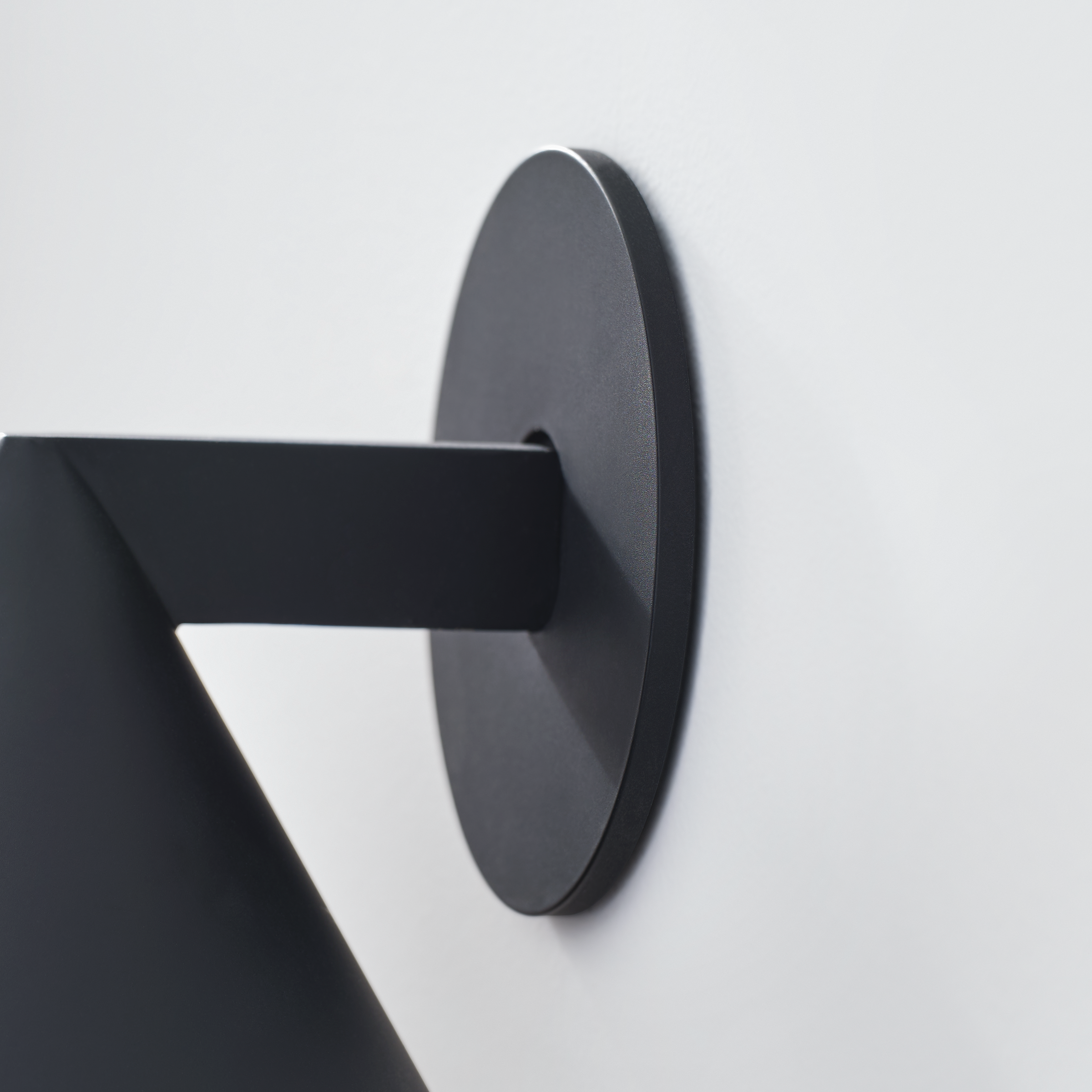 Midrand 4 Task Sconce Nightshade Black 2700K 90 CRI