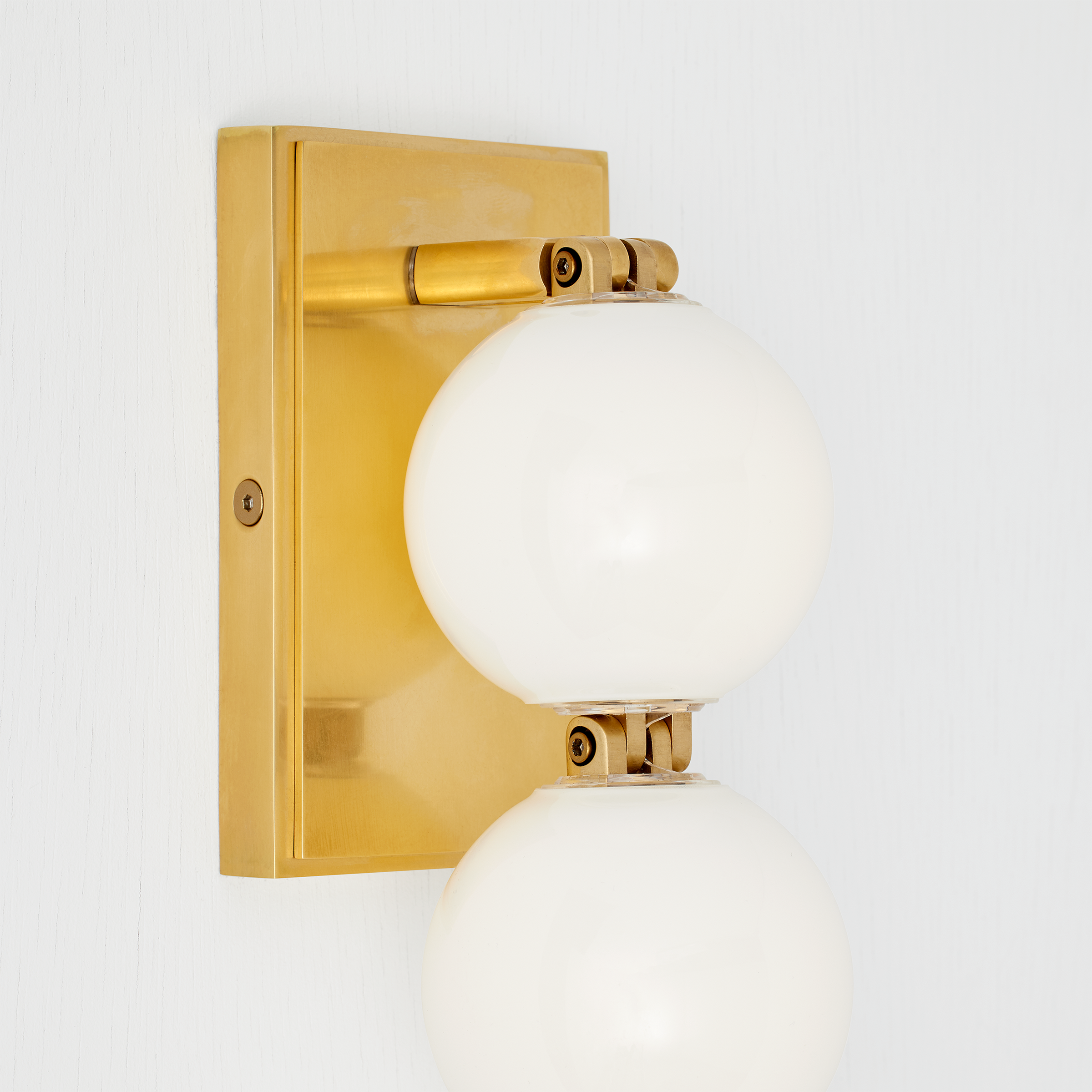 Perle 15 Sconce Natural Brass 2700K 90 CRI