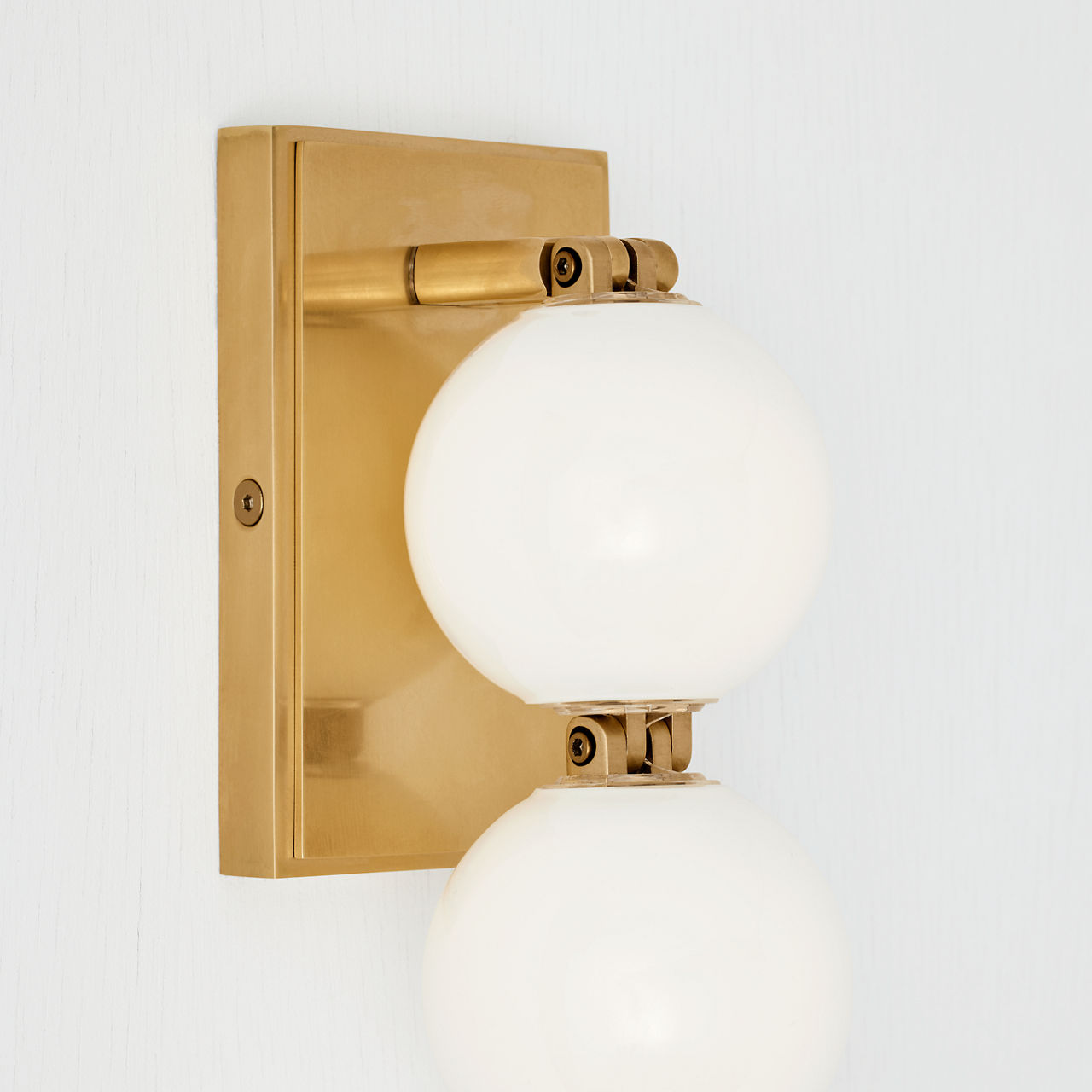 Perle 15 Sconce Natural Brass 2700K 90 CRI