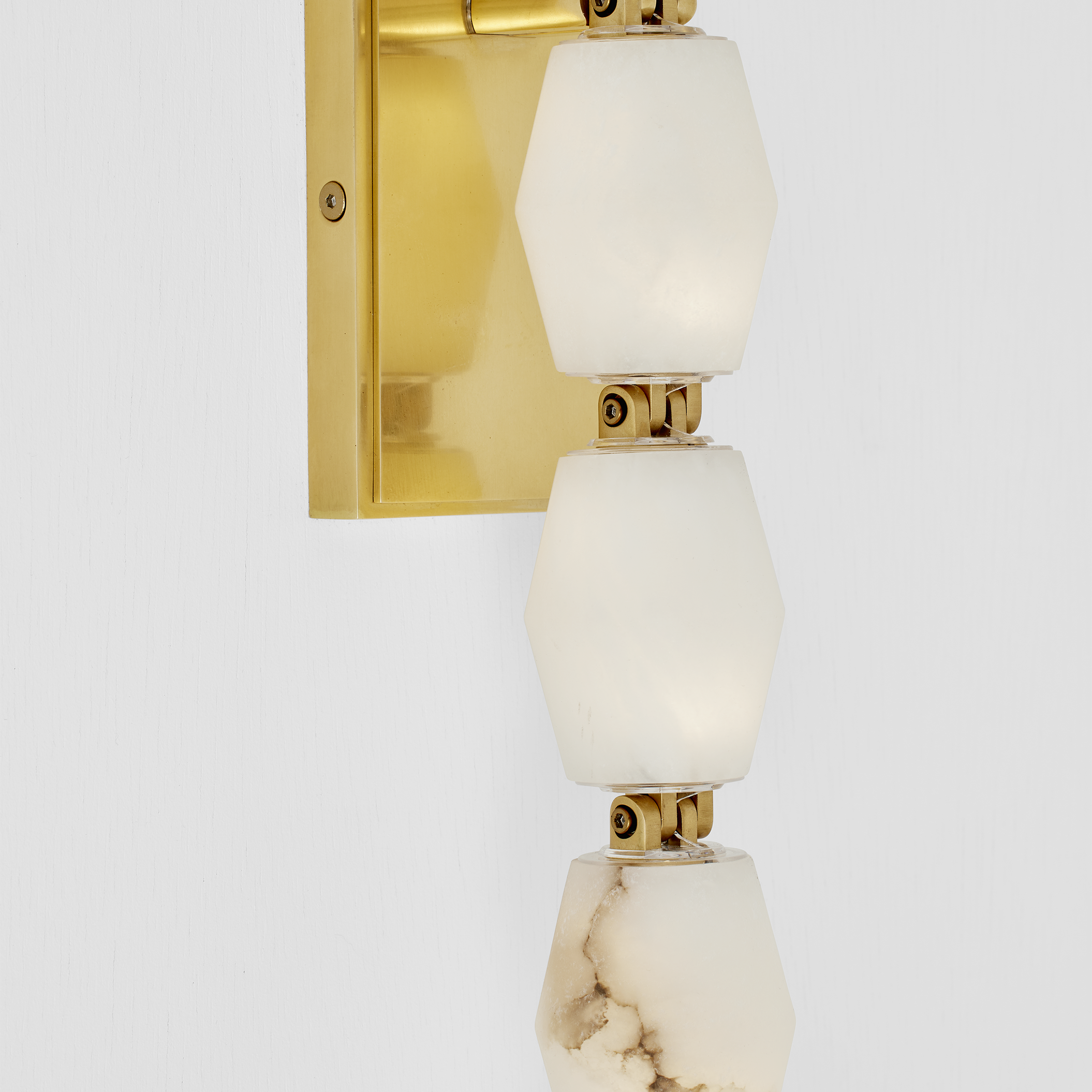 Collier Alabaster 28 Sconce | Hand-Rubbed Antique Brass 2700K