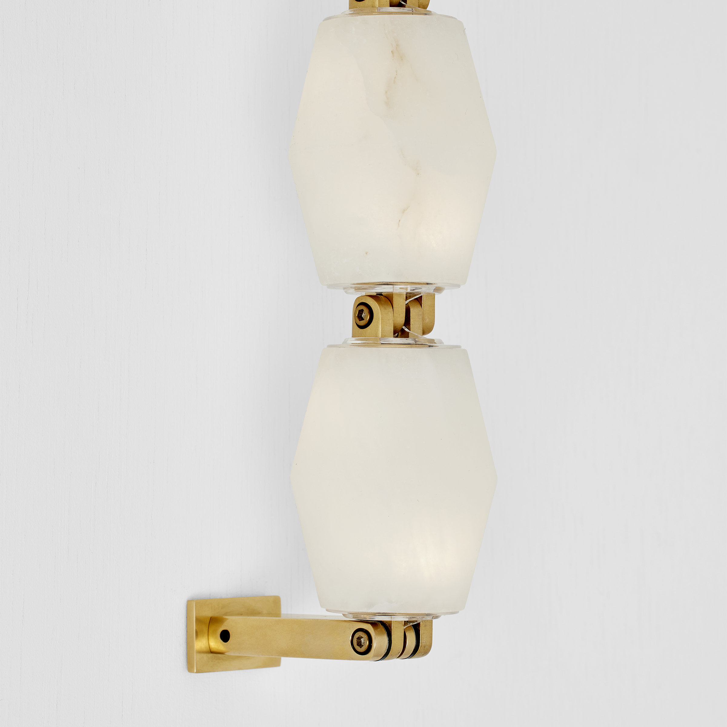 Collier Alabaster 28 Sconce | Hand-Rubbed Antique Brass 2700K